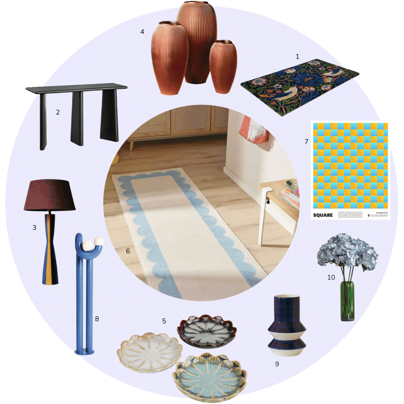 Image d'une pièce de décoration intérieure avec un tapis, des vases, des lampes, des assiettes décoratives, un tableau, une fleur dans un vase et une table.