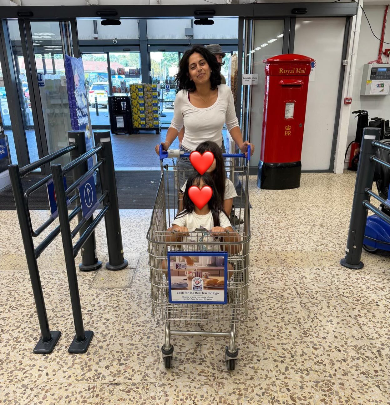 Me and my girls in Tesco yesterday 🤍

They&rsquo;ve gone to Romania now to spend some time with their dad and suddenly the house is very quiet..

I miss them already, but I&rsquo;m also going to make the most of the time. Rearranging the house, catc