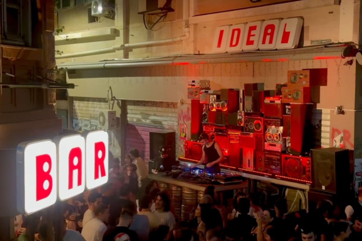 Bar Ideal Was My First and Last Stop in Athens