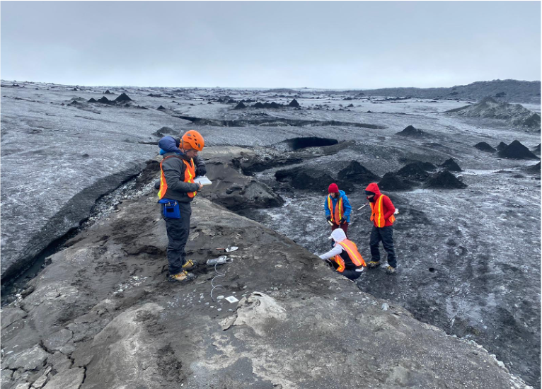 Studying eskers in Iceland