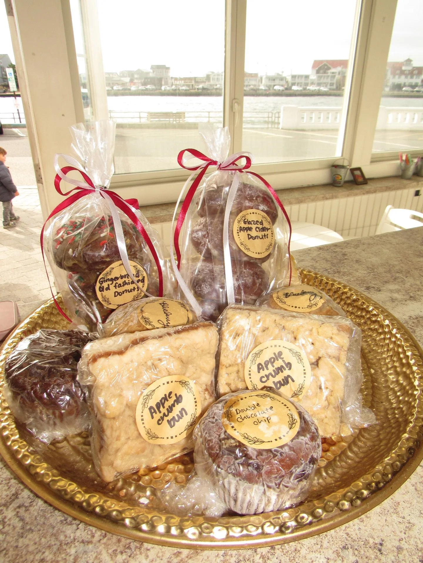 Afternoon delights at Carlsons Corner🍩
Fresh donuts crumb buns and muffins wrapped and ready for you.