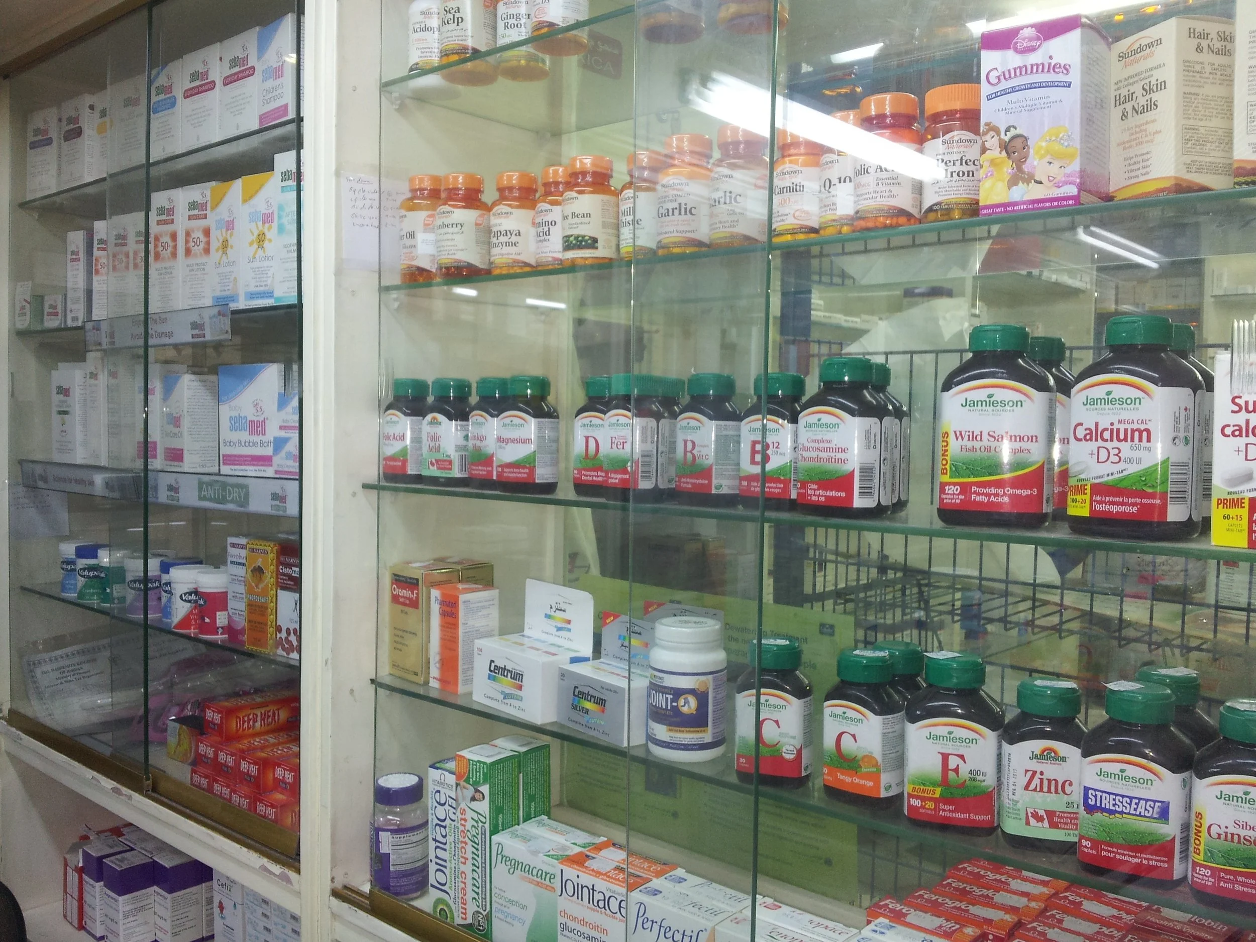 pharmacy-218692.jpg