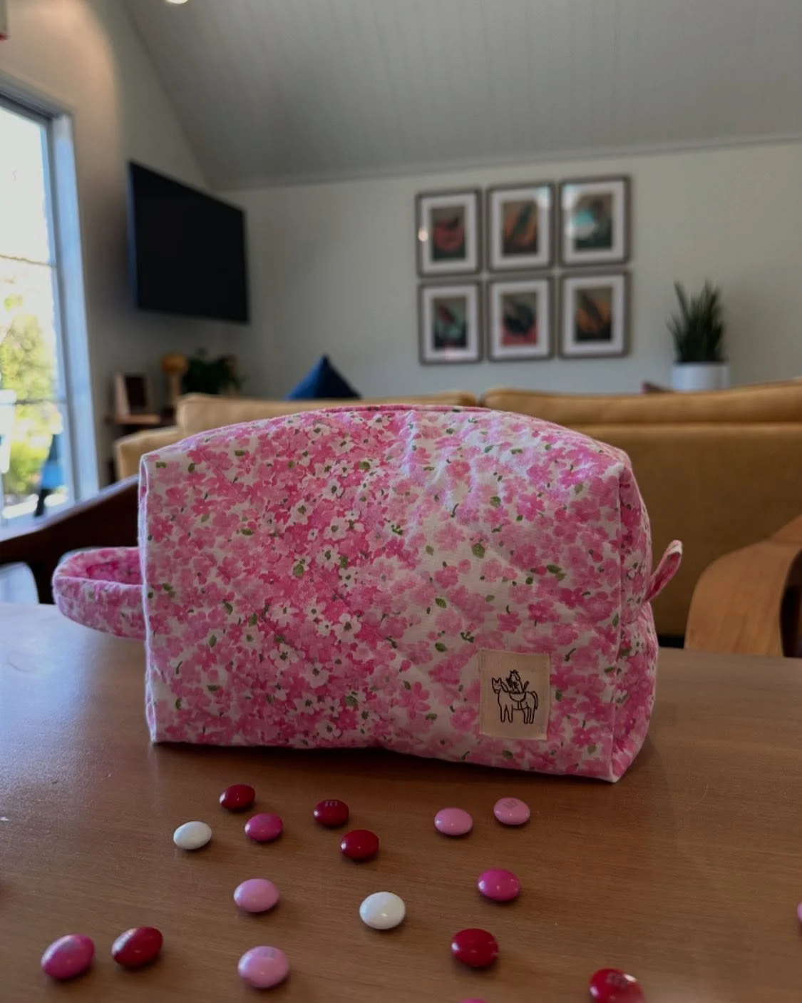 pretty in pink 🌸

#makeup #makeuppouch #aesthetic #valentinesday #valentines #toiletrybag #bag #pouch #travel #carry