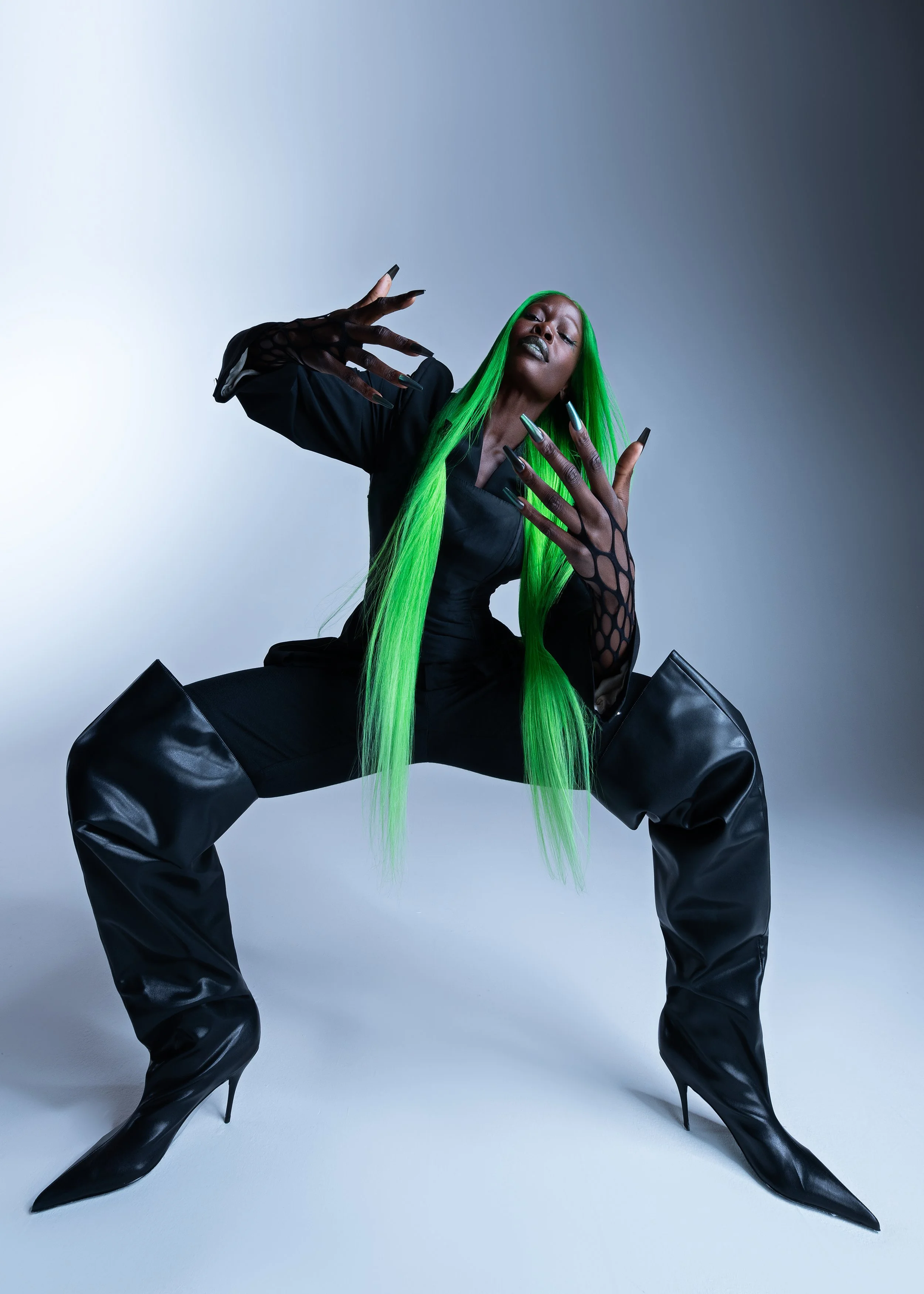 240802_Joyce_Profoto_EARTH_0103 copy.JPG