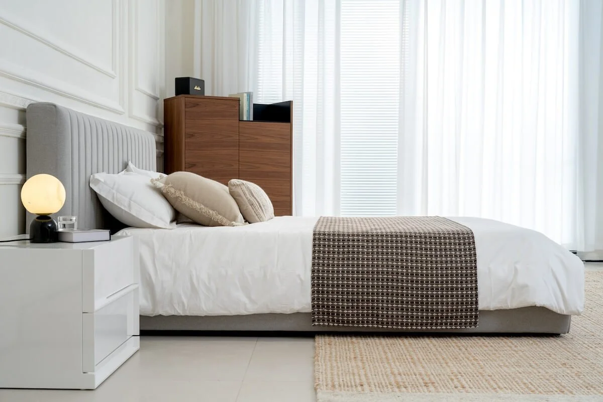 bohaus-alora-bed-silver-3.jpg