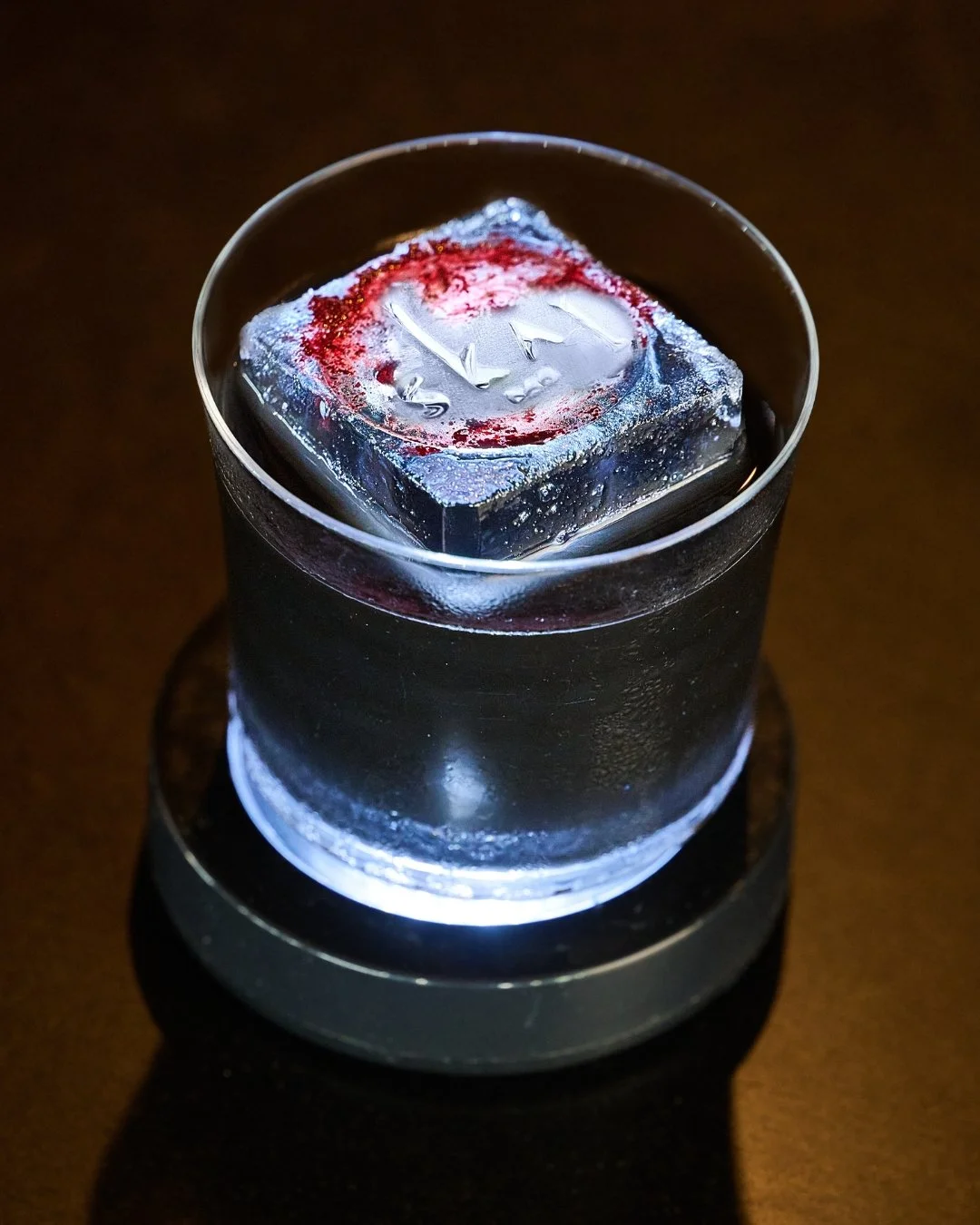 🎃 This Halloween, take your night to the highest level.
The Horror Old Fashioned arrives with smoky notes, a maple sweetness, and just enough darkness to keep things hauntingly refined. 
🦇 But beware... it’s only here from 30 October to 2 N