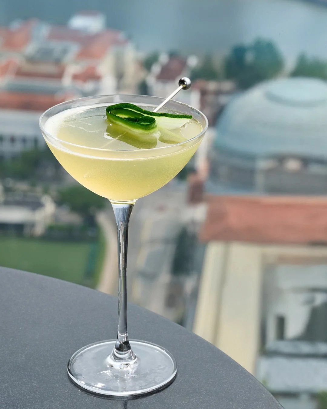 Sip on the South Side, a refreshing classic reimagined with Ford&rsquo;s Gin, bright lemon and delicate umeshu, creating a crisp and elegantly balanced cocktail 🍸

Best enjoyed on level 70, high above the city as the skyline begins to glow.

#SKAIBa
