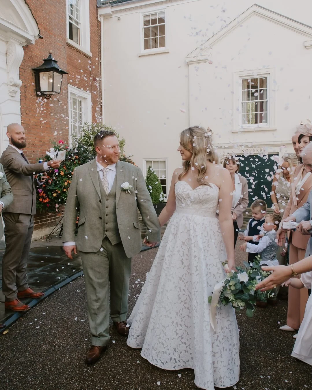 Laura and Jake – what a day. From start to finish it was just such a great atmosphere and so lovely to capture. Thank you both for having me along to document it all – being able to tell these stories is exactly why I do what I do.
If yo