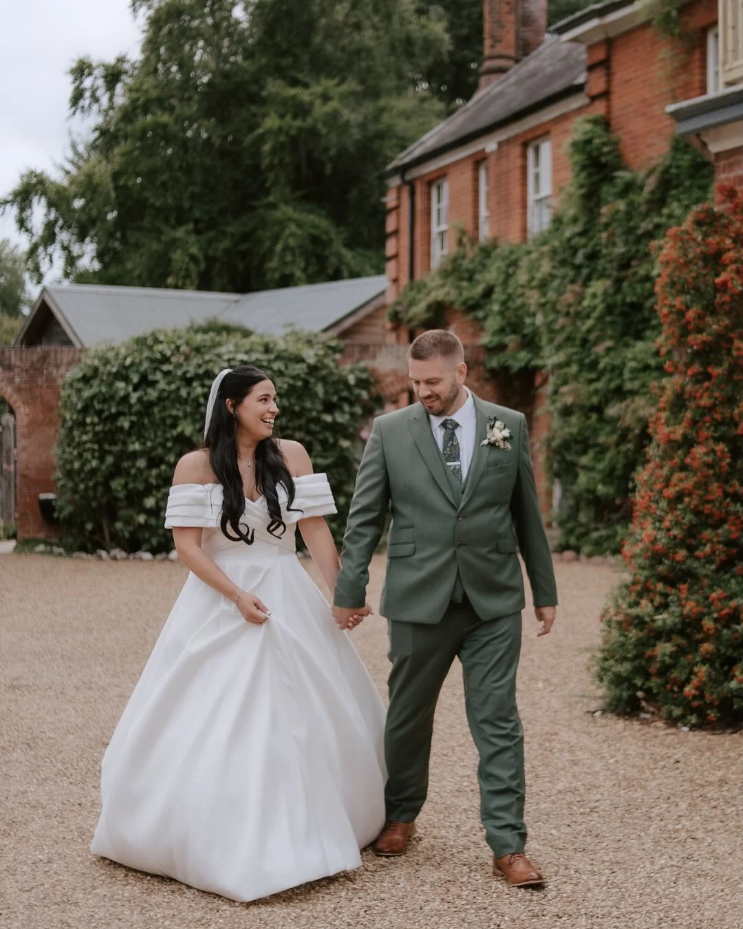 A + D — so effortlessly chic π€
And oh, how I love a big dress with a bow! Every moment of this day was documentary and timeless from start to finish — the kind that never goes out of style.
.
.
If you’re thinking ahead to your 202