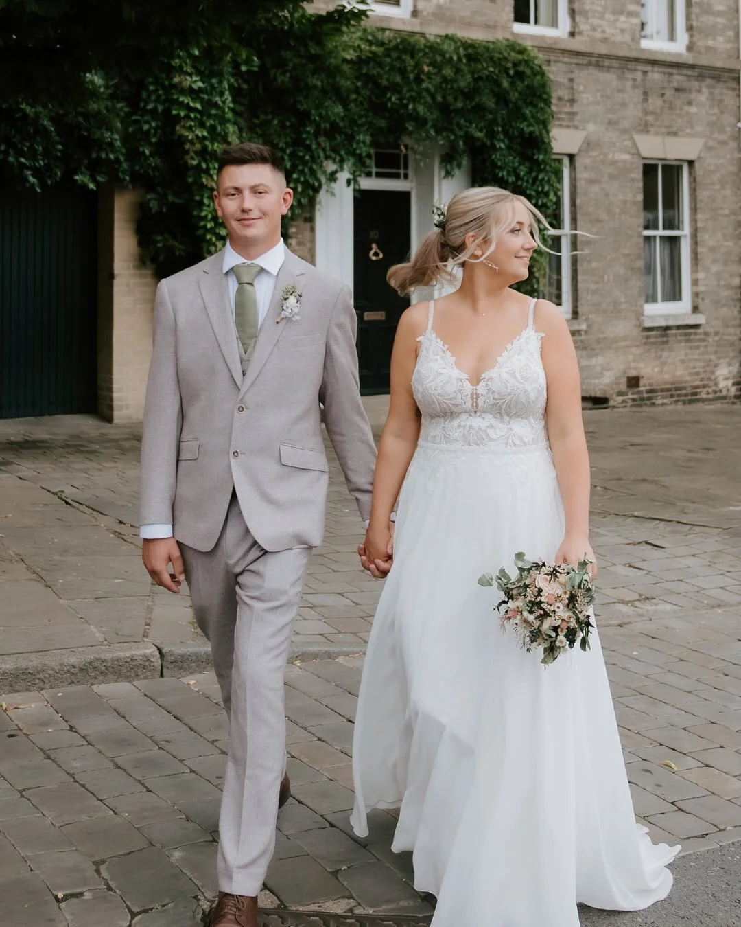 Still dreaming about L + D — the hair flicks, the laughter, and all those perfectly candid moments. π€
The connection between these two was just so effortless — every frame felt seamless.
If you’re planning your wedding in 2026 or