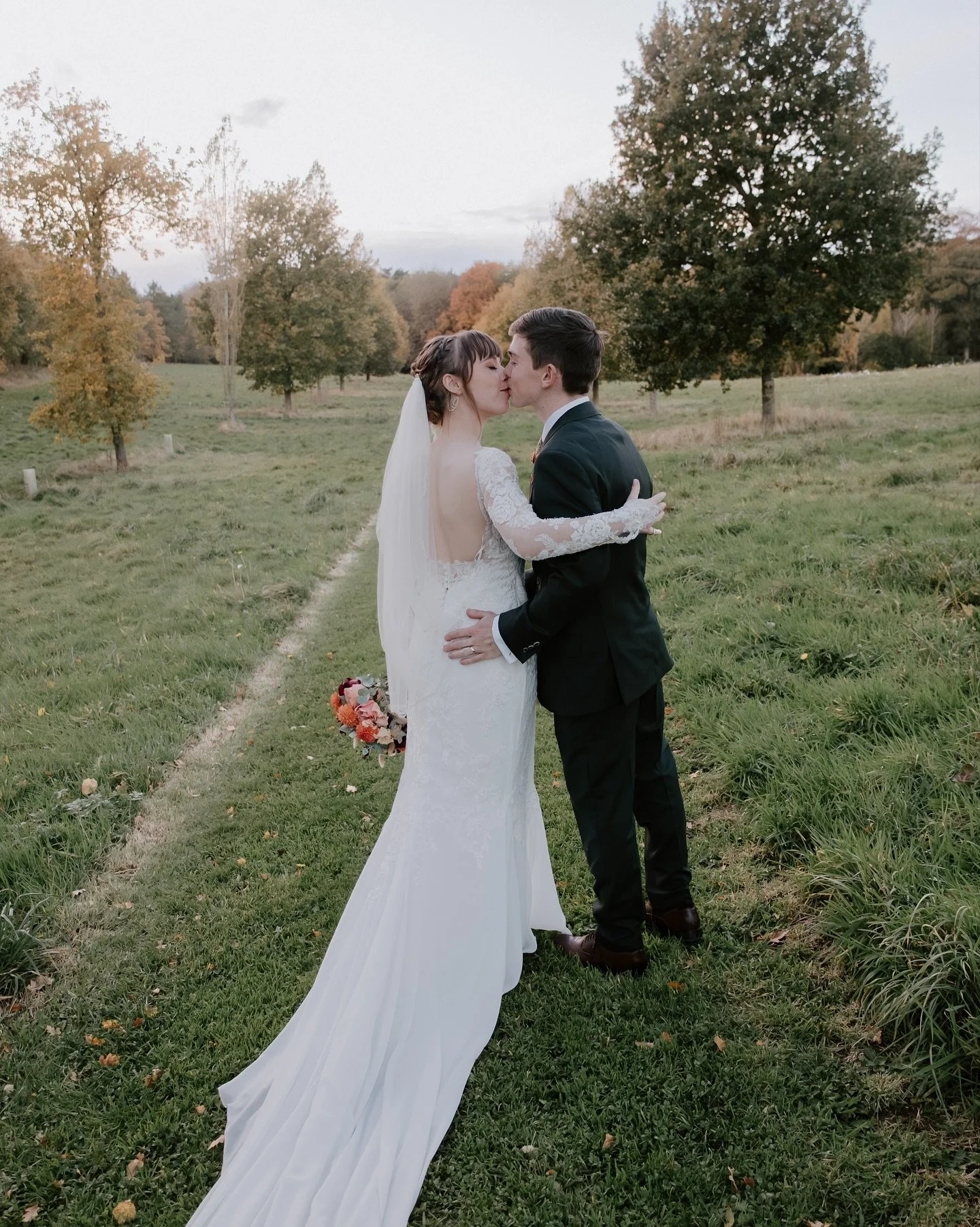Adam &amp; Fiona&rsquo;s day at one of my favourite venues, the stunning @chaucerbarn 🤍

The tones were giving autumn luxe to the max with rich colours and the best kind of energy from start to finish. The dance floor? Absolutely pumping. And Fi&rsq