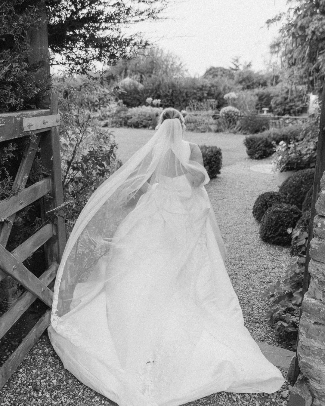 L &amp; N&hellip; black and white frames will always have my whole heart. SO TIMELESSSSSSS 🤍
This day lives rent free in my head, just so. much. magic. The kind of moments you feel all over again every time you look back at them.

My diary is open f