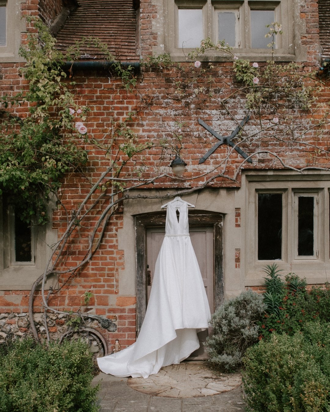 A round of applause please for Lydia&rsquo;s morning details&hellip; and of course the DRESSSSS &mdash; wowwweee 🤍

My diary is open for 2026/27 bookings &mdash; you can enquire via the link in my bio.

Photography: @photographyolivebranch
Venue: @h
