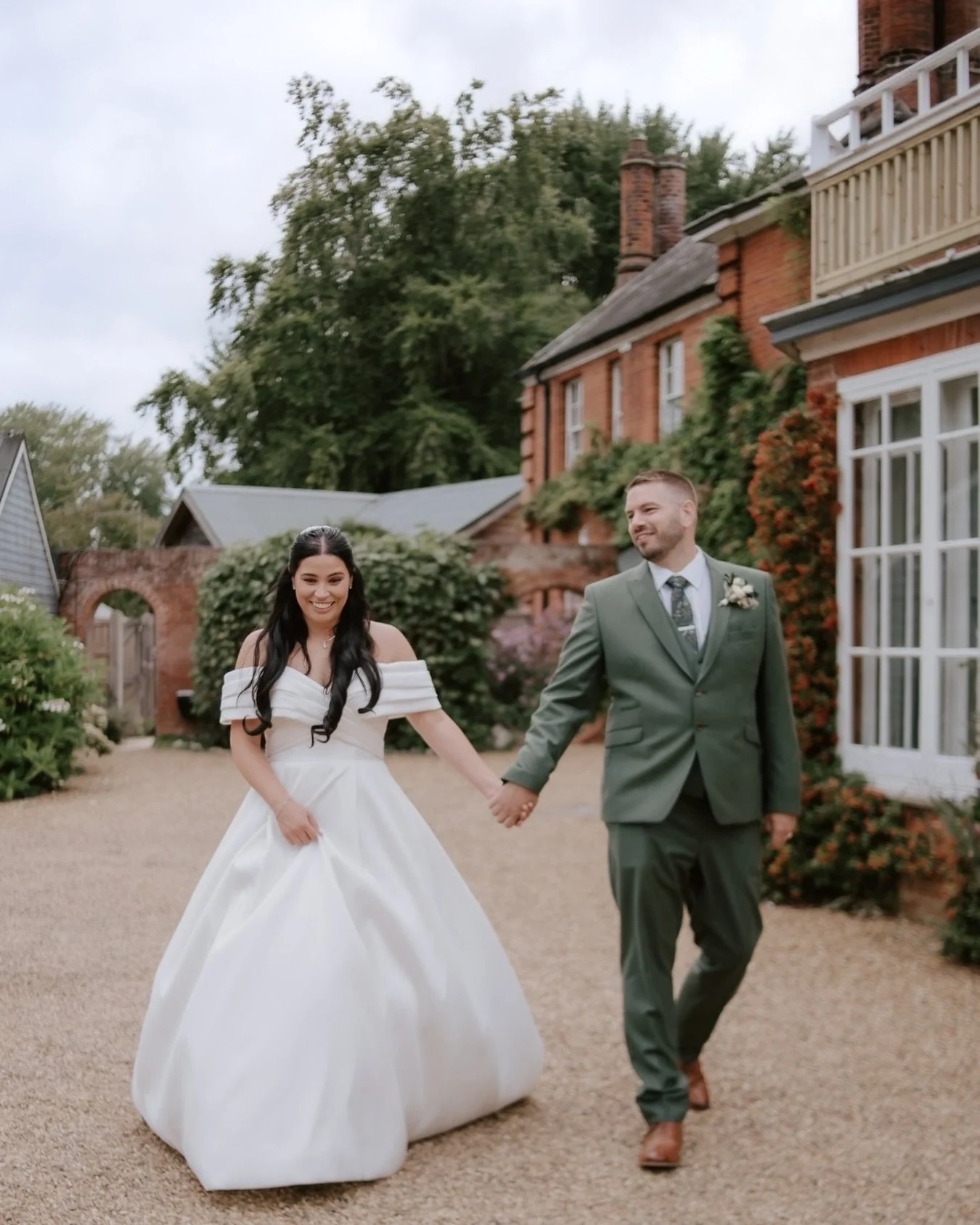 As 2025 comes to an end, I&rsquo;ve been looking back on some of the days I&rsquo;ve been lucky enough to photograph this year.
Starting with Amy &amp; Daniel at @norfolkmead. A really lovely day, relaxed, easy, and full of those quiet moments that s