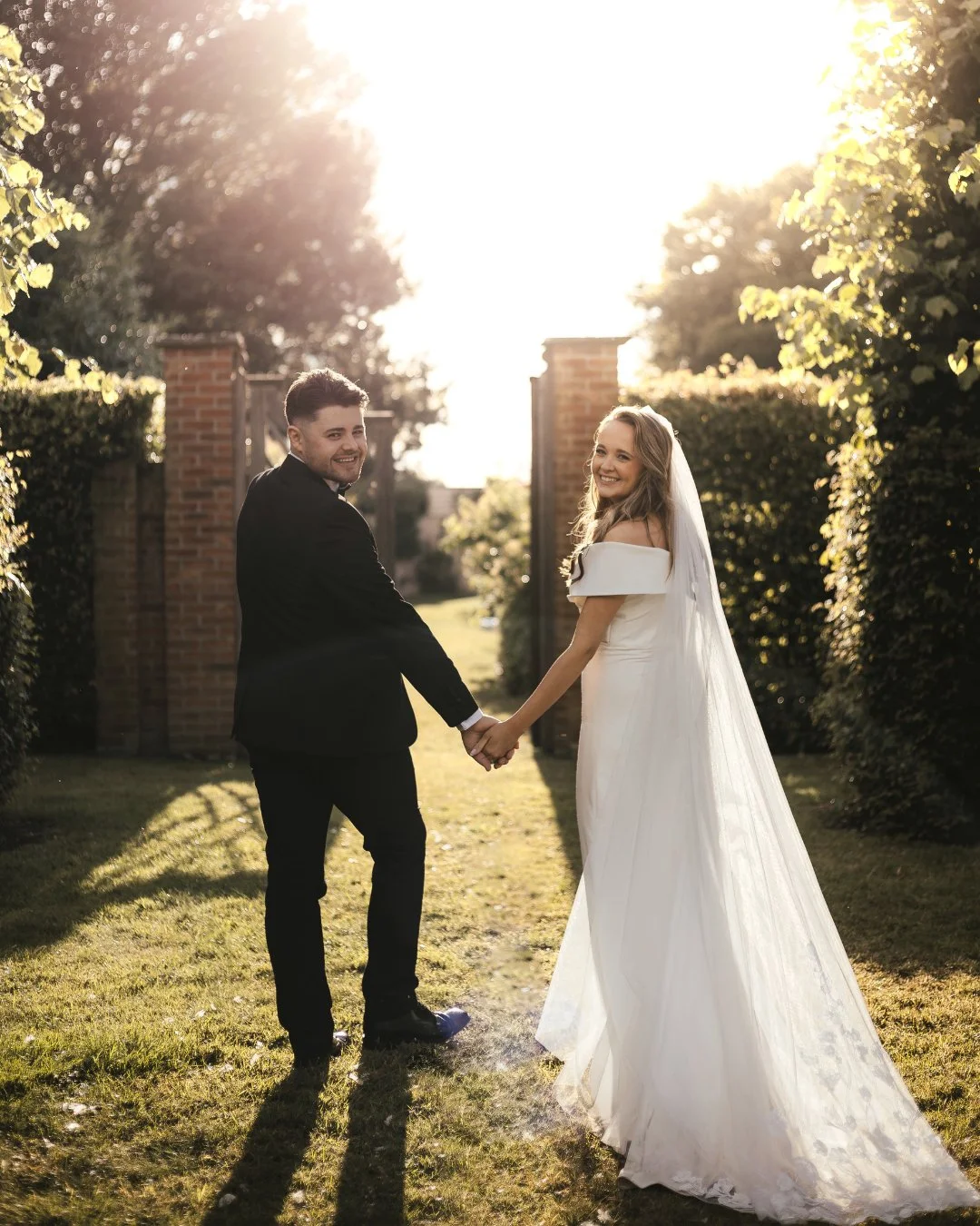 A little throwback to Emma &amp; Elliot at one of my all-time fave venues, @hensteadpavilion 🤍
Looking back at this tonight has me even more excited for the 2026 weddings already in the diary.

My 2026/2027 diary is still open, so if you&rsquo;re pl
