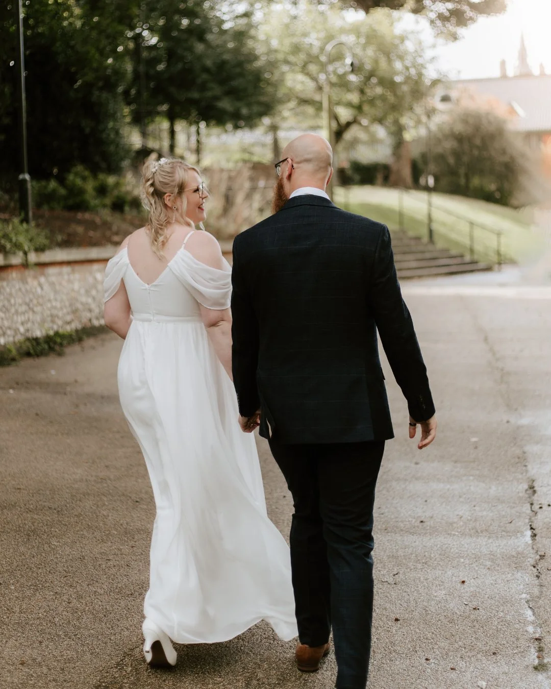 E &amp; E just married 🤍

The best kind of just married moments, nothing posed, nothing forced, just the two of them soaking it all in. These are always the ones I love the most, proper candid, blink and you miss it kind of frames.

My 2026/27 diary