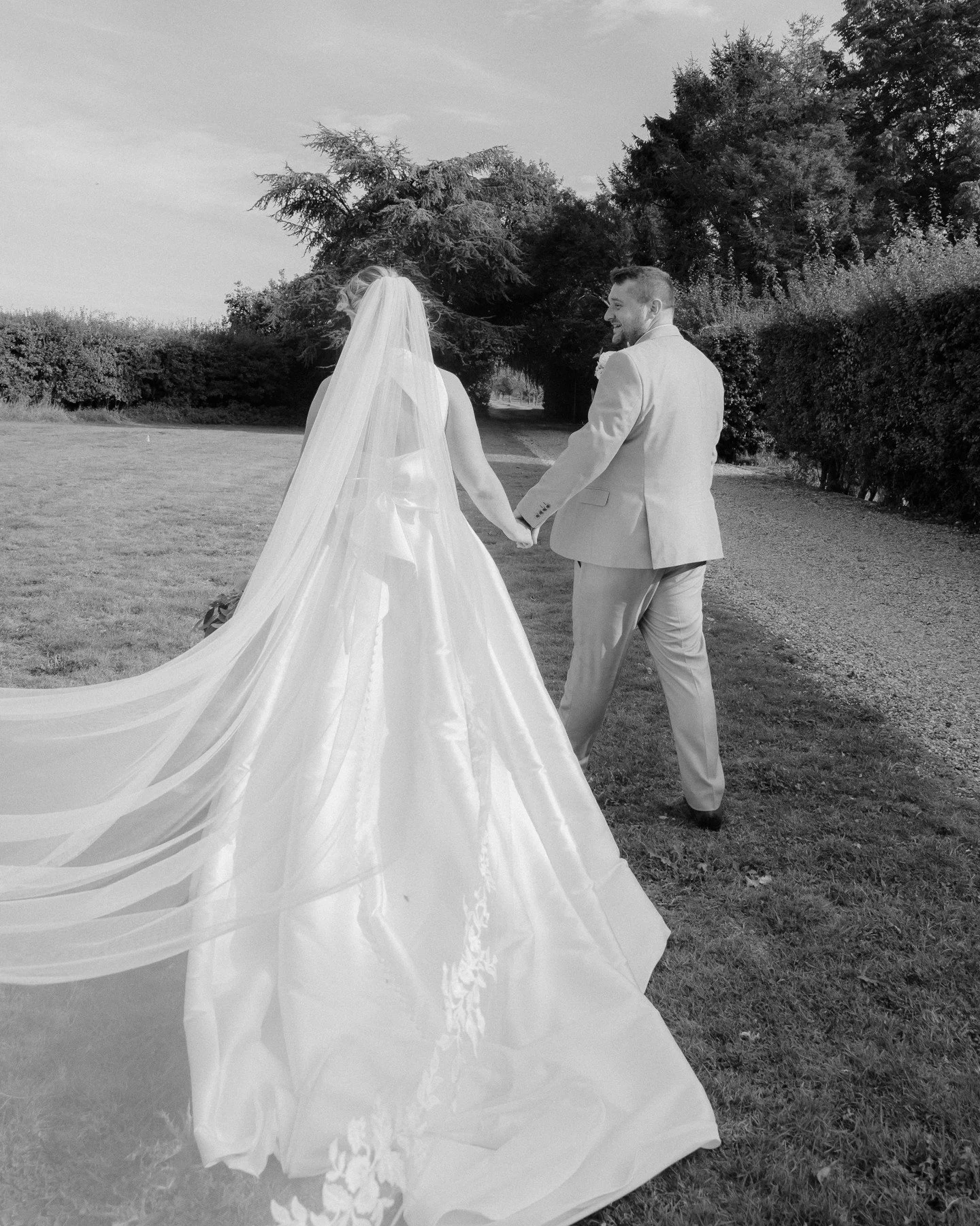 Some current black &amp; white frames I&rsquo;m a little bit obsessed with&hellip; compliments of L &amp; N 🤍

My 2026/27 diary is open &mdash; enquire via the link in my bio if you&rsquo;re planning ahead

Photography: @photographyolivebranch
Venue