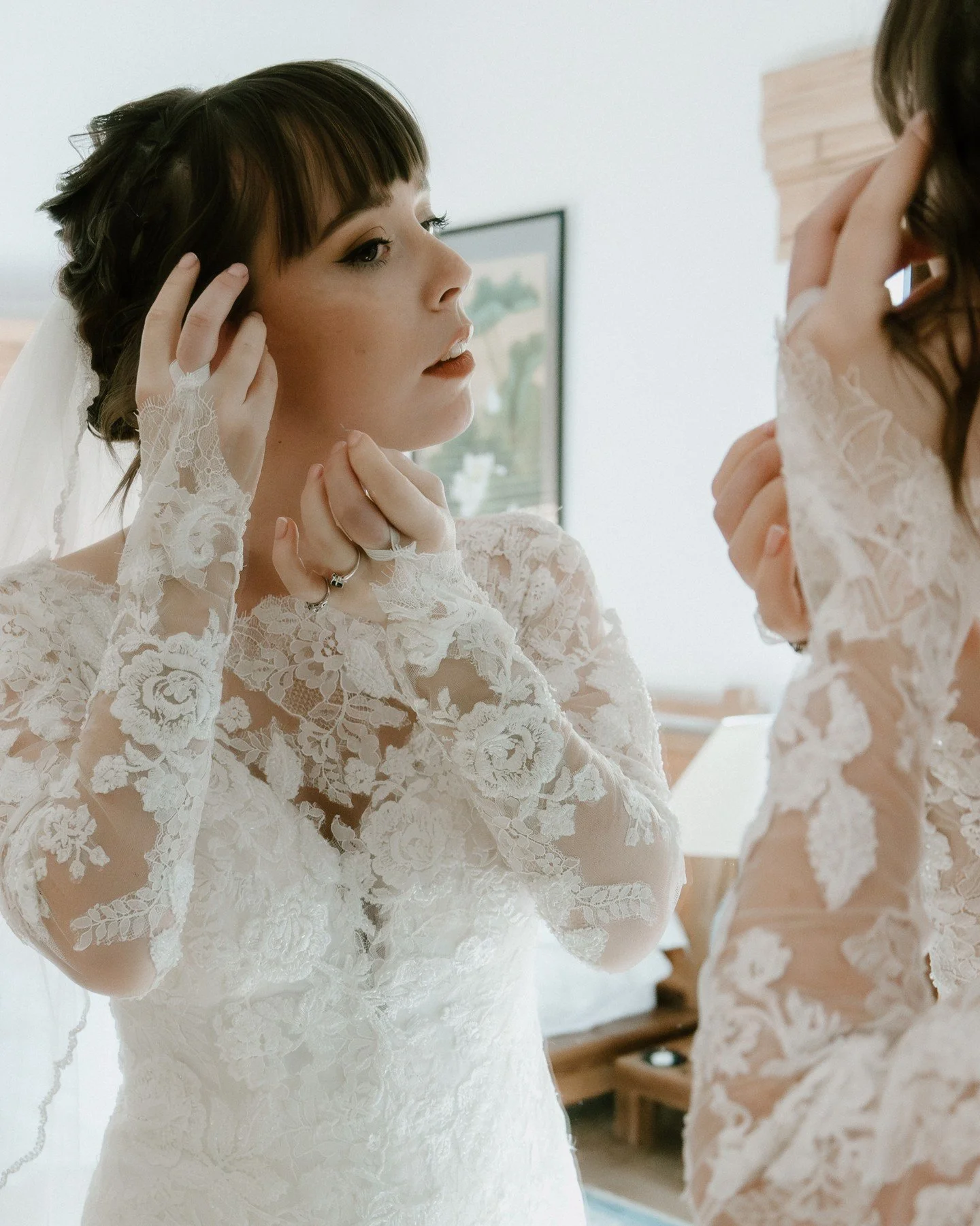 iona&rsquo;s pre-ceremony finishing touches 🤍
Those last few moments before it all begins&hellip; always so special. Take a second, take it in, it goes so quickly once the day gets going.

My 2026/27 diary is open &mdash; enquire via the link in my 