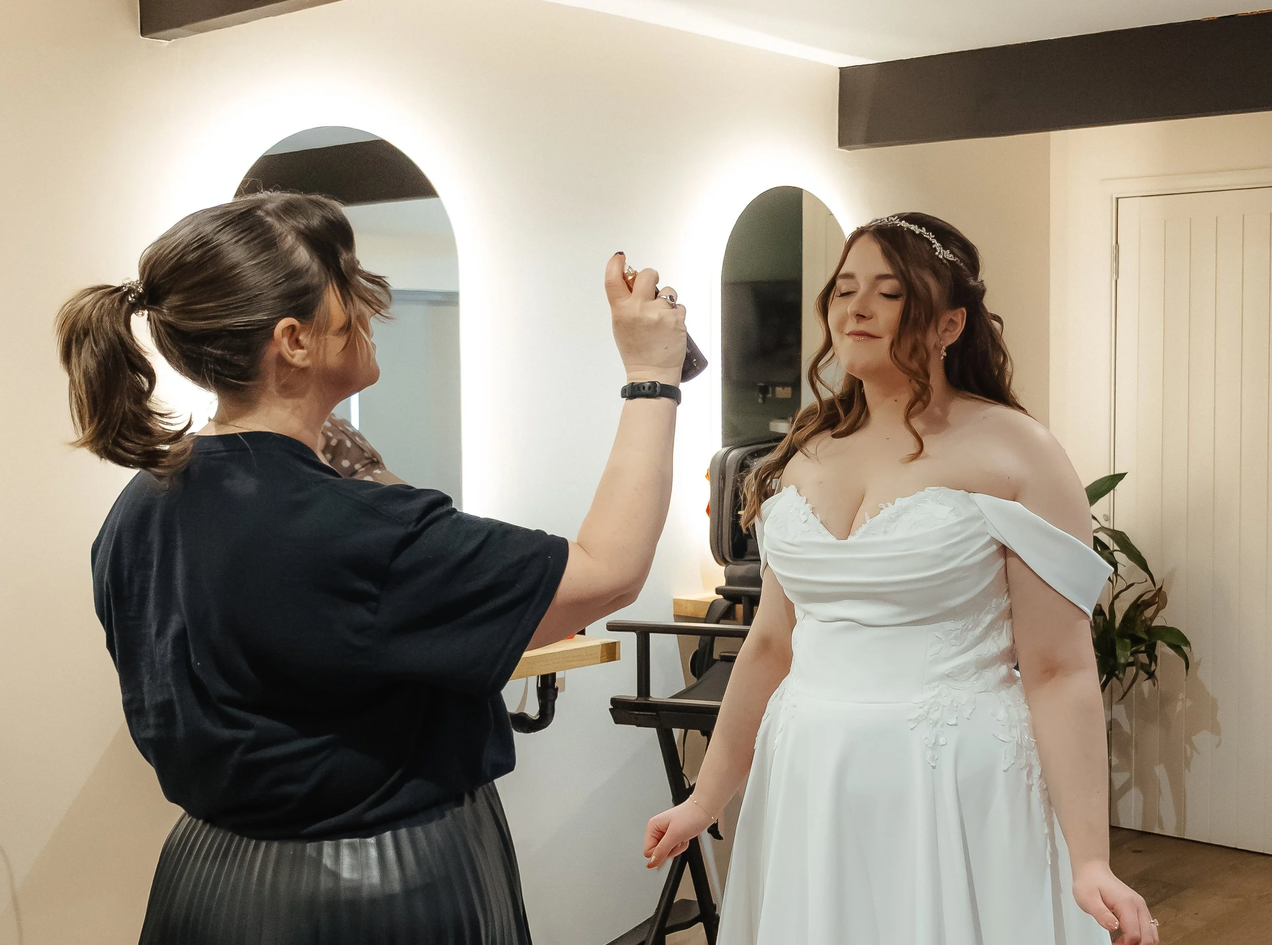 copdock-hall-wedding-bridal-makeup-setting-spray-close.jpg