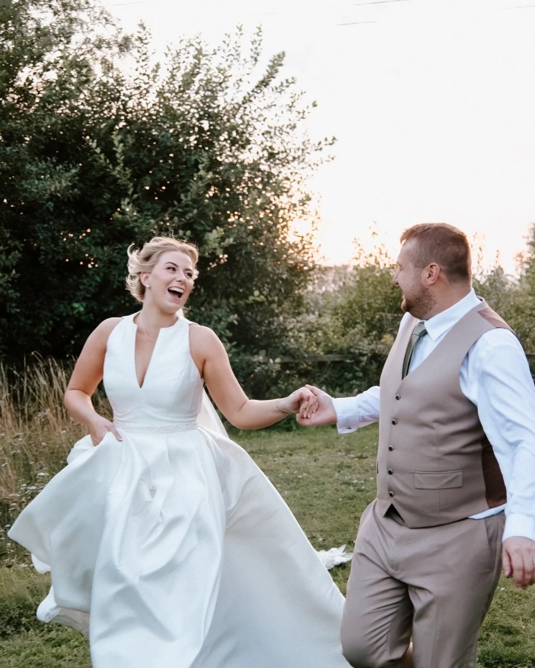 L + N and all the belly laughs 🤍
Not every couple portrait has to be picture perfect by the way&hellip; some of them are just there to remember exactly how you felt in that moment. The laughs, the chaos, the real stuff. And honestly, those are the b