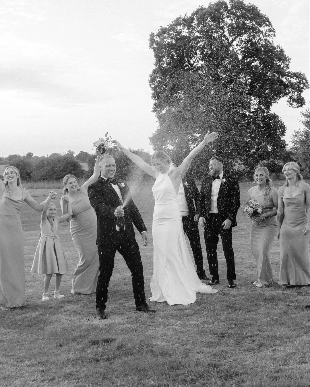 Your bridal party vibes are everything and they really do set the tone for the whole day, and R &amp; M&rsquo;s lot absolutely brought it. Energy, laughs, a bit of chaos in the best way&hellip; exactly what you want around you.

Some of my fave shots