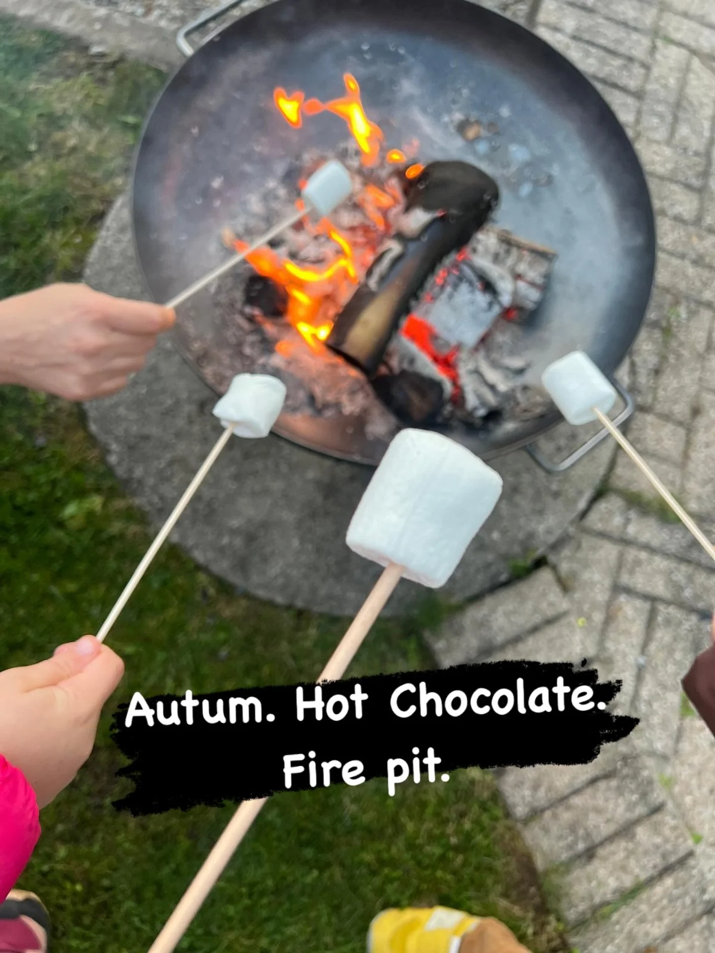 Klebrige Finger &amp; strahlende Kinderaugen &ndash; so sieht ein perfekter Abend  aus! 🍭
Du suchst nach dem besonderen Extra f&uuml;r die Party deines Kindes?
Dann melde dich bei uns &ndash; wir bringen das spezielle extra Highlight!
📩 hallo@happy