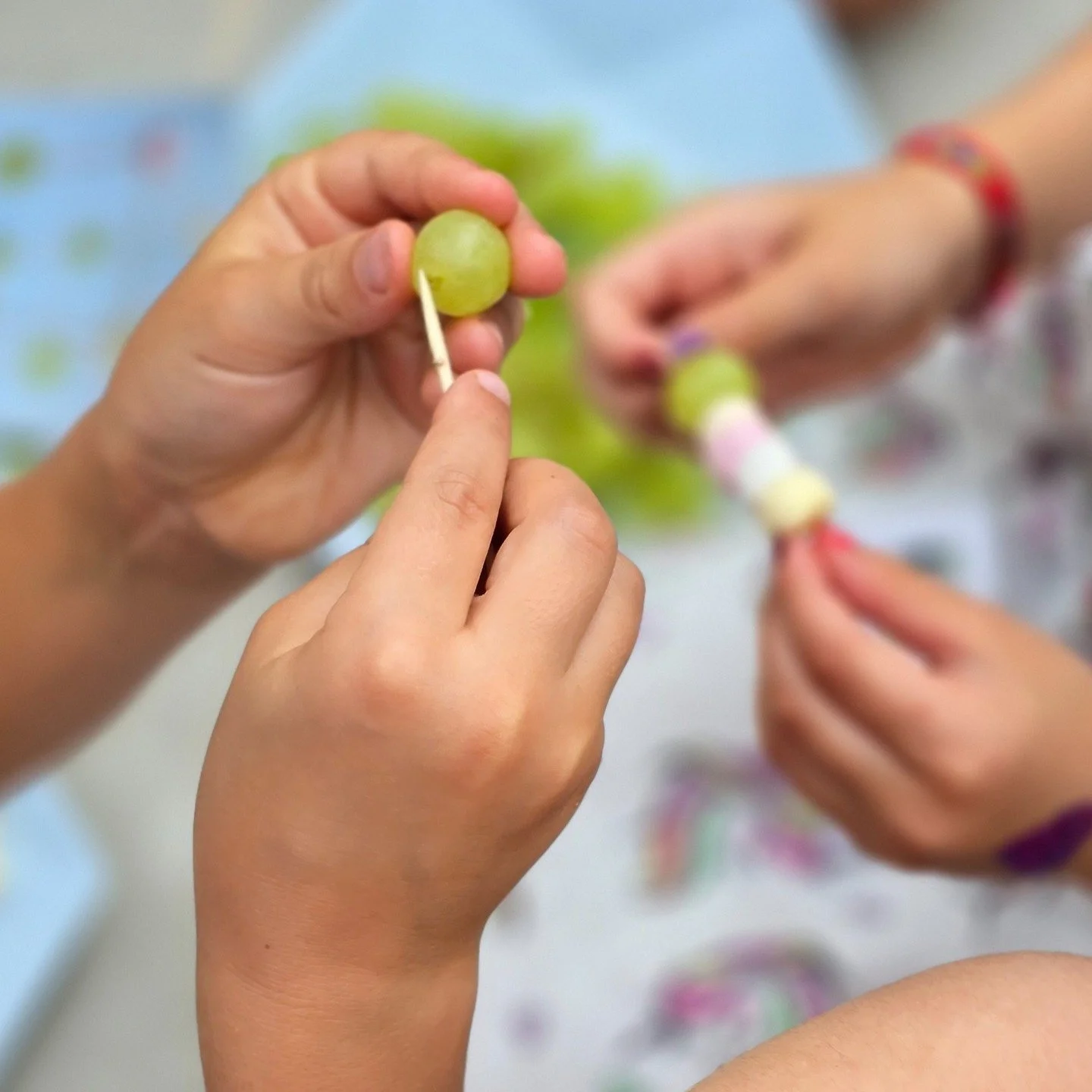 💫 Action &amp; Achtsamkeit 💫

Ein gelungener Kindergeburtstag bedeutet nicht unbedingt: noch lauter, noch bunter, noch mehr Action. Wir legen Wert darauf, dass die Kinder immer wieder etwas zur Ruhe kommen und durchatmen k&ouml;nnen. Und daf&uuml;r