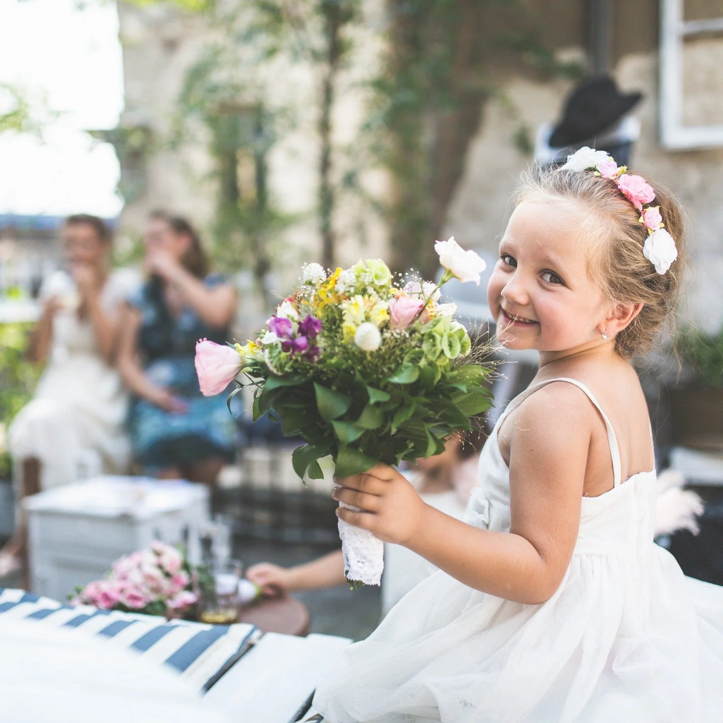 💍✨ W&auml;hrend die Gro&szlig;en tanzen, lachen und feiern &ndash; k&uuml;mmern wir uns liebevoll um die kleinen G&auml;ste! ✨🎈

Mit unserer professionellen Kinderbetreuung auf Hochzeiten in M&uuml;nchen und Umgebung k&ouml;nnen Eltern entspannt ge