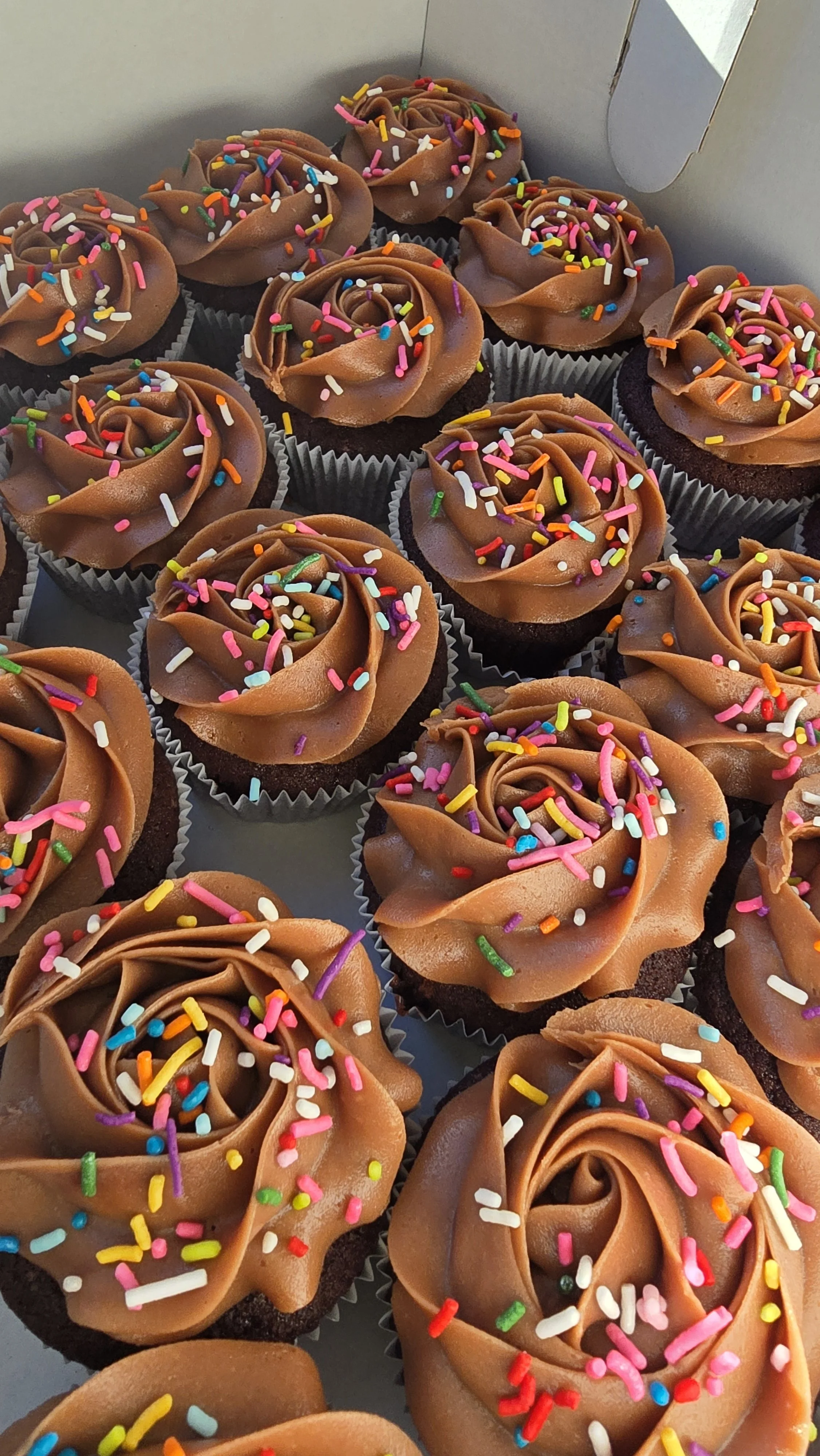 Leckere Cupcakes mit Schokoladencreme.
