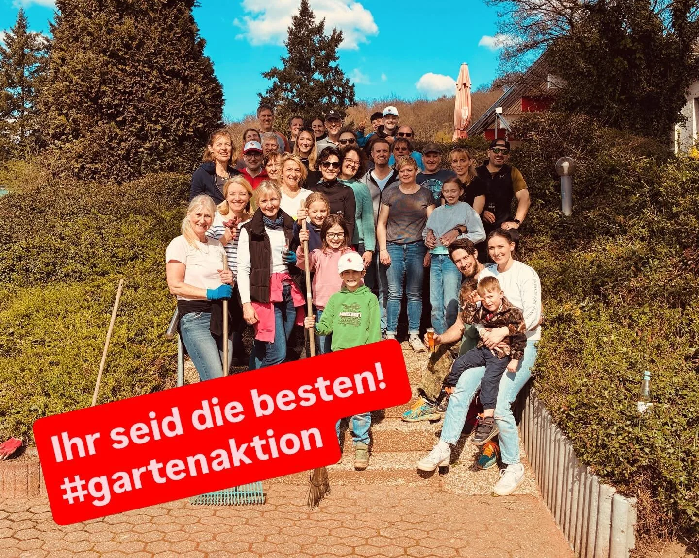 Wenn die Anlage wieder blitzt und blinkt, kann der Sommer kommen. 

#alledabei #thcrotweiss #tennis #tennislove #bergischgladbach