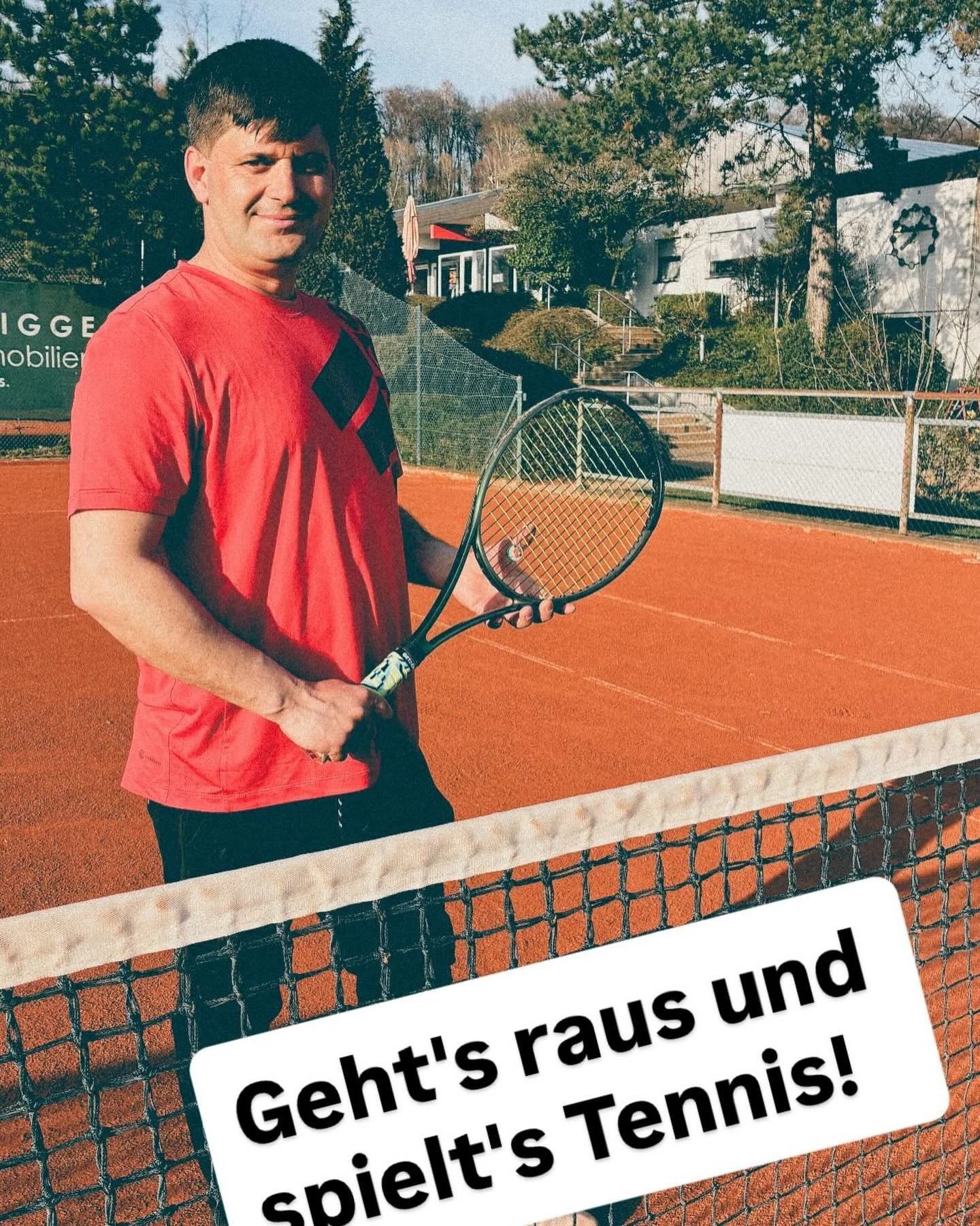 Das Wettrennen um die Er&ouml;ffnung der Au&szlig;enpl&auml;tze d&uuml;rften wir wohl dank unseres Platzwarts Erxhan wieder gewonnen haben. 💪 

Ab sofort kann beim #THCRotWeiss drau&szlig;en gespielt werden. 🔴⚪️🎾

#tennis #tennislife #bergischglad
