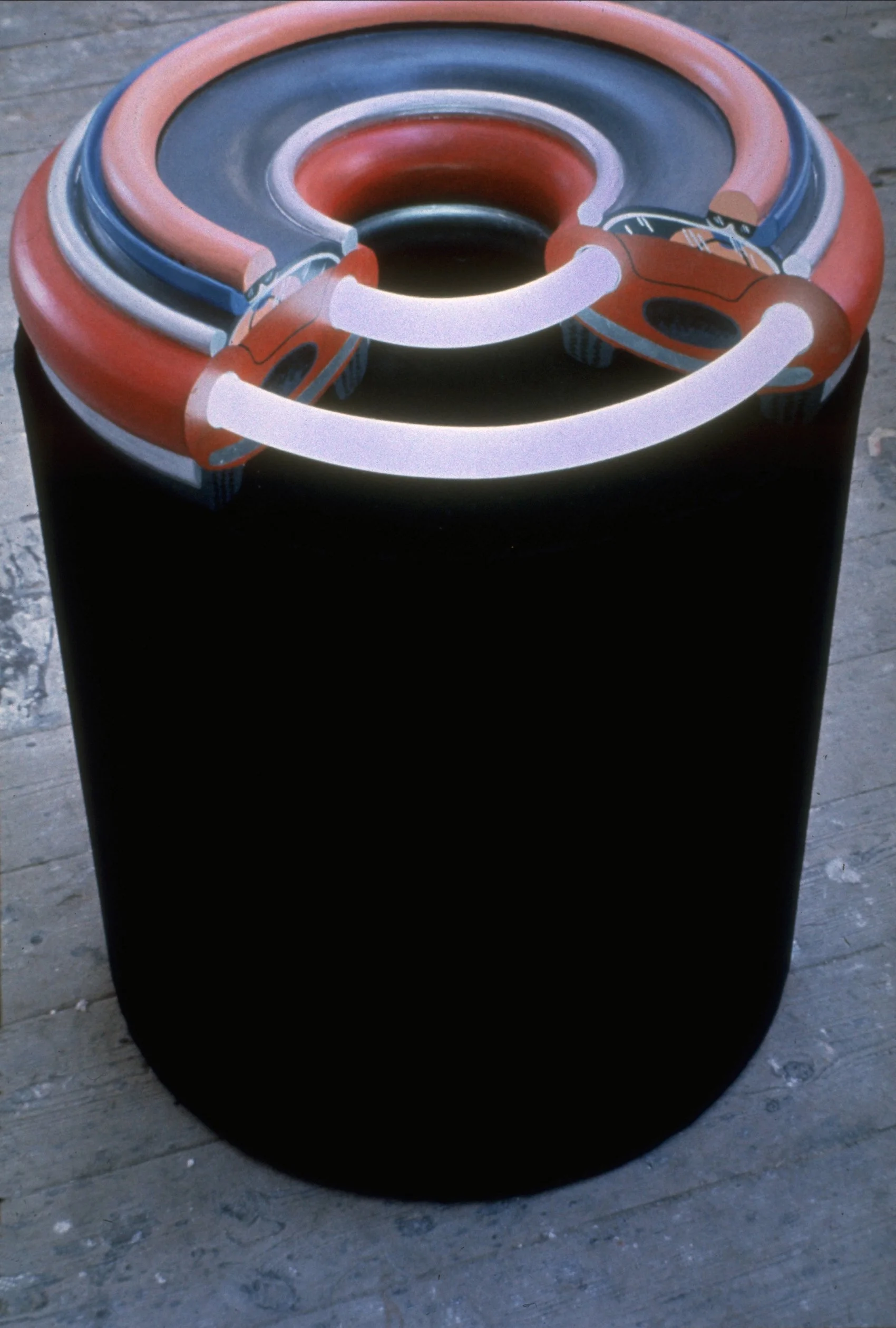 Little Red Sports Car. Resin and fibreglass
neon tubes and paint. 22' diameter. 1970.