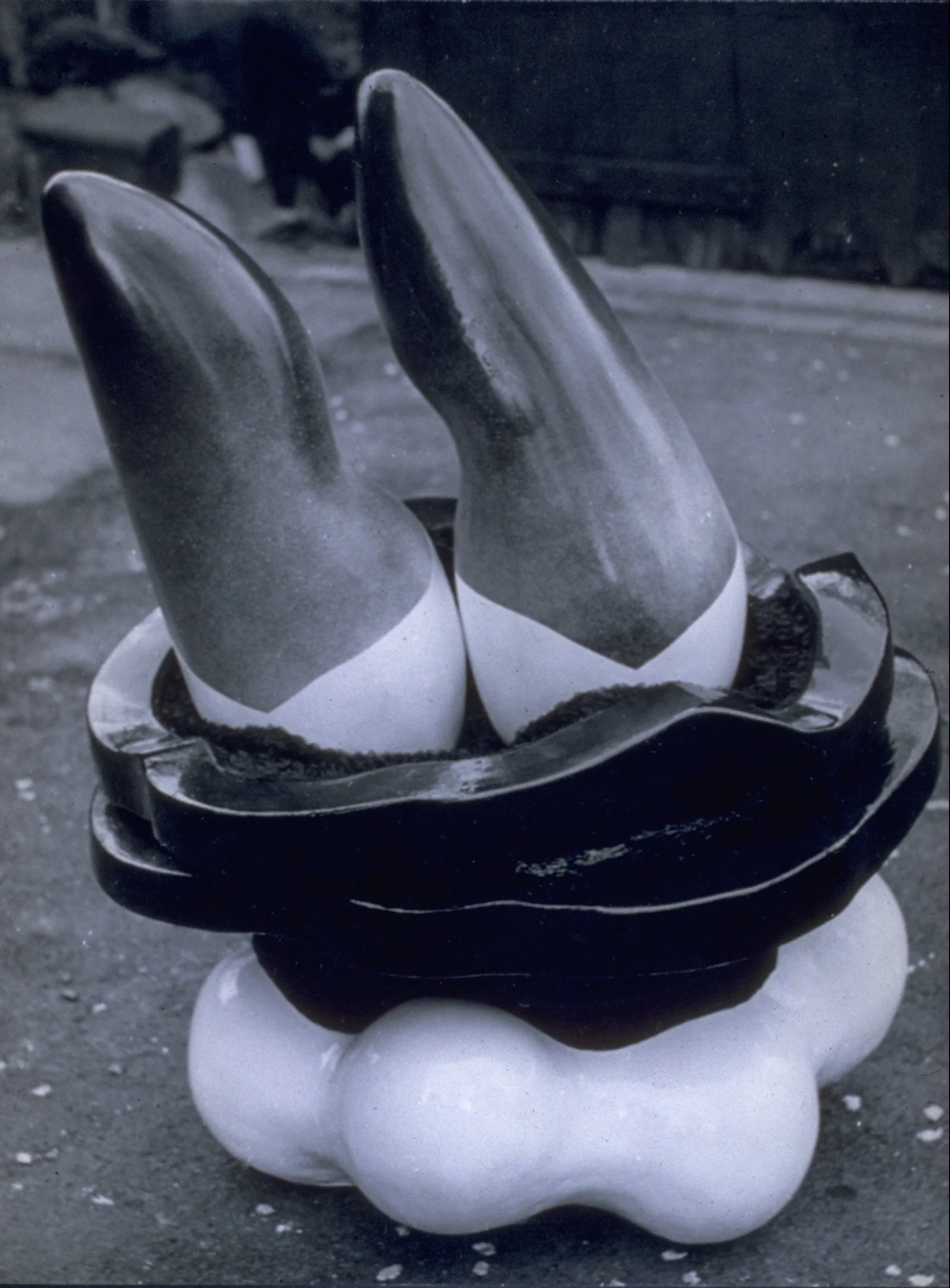Flower Girl. Resin and fibreglass, foam rubber,
lace, paint & perfume. 39' high. 1966.