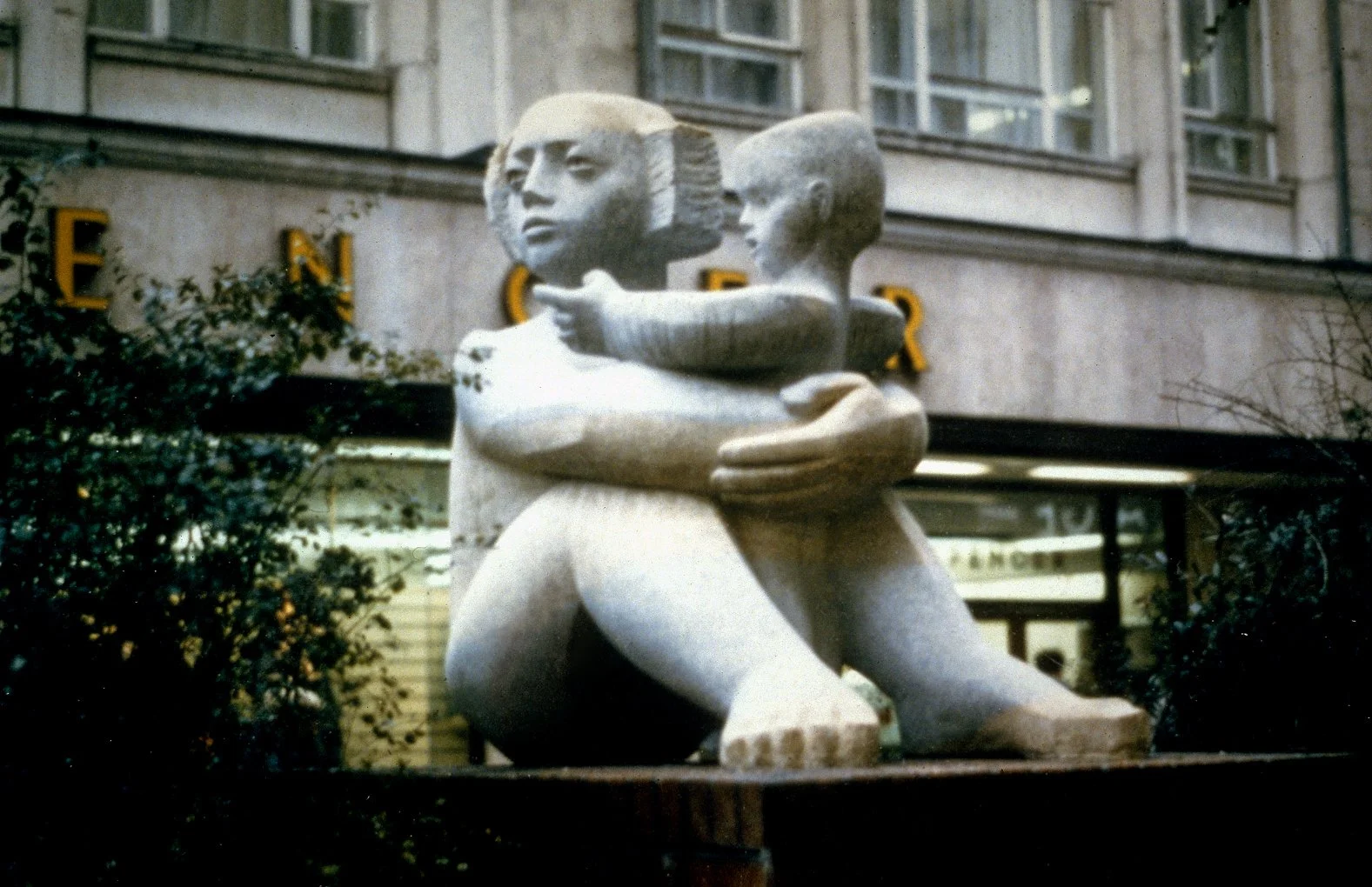 Sitting, Holding, Looking. Ancaster Weatherbed Stone. 69' high. 1984. Collection of Middlesborough Council