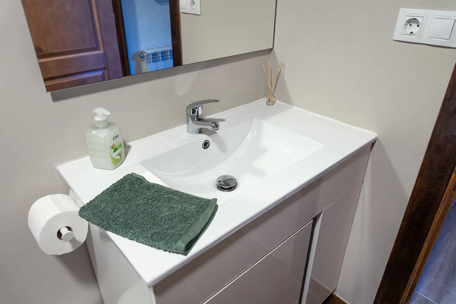 Rock Climbing House - Apartment Bathroom