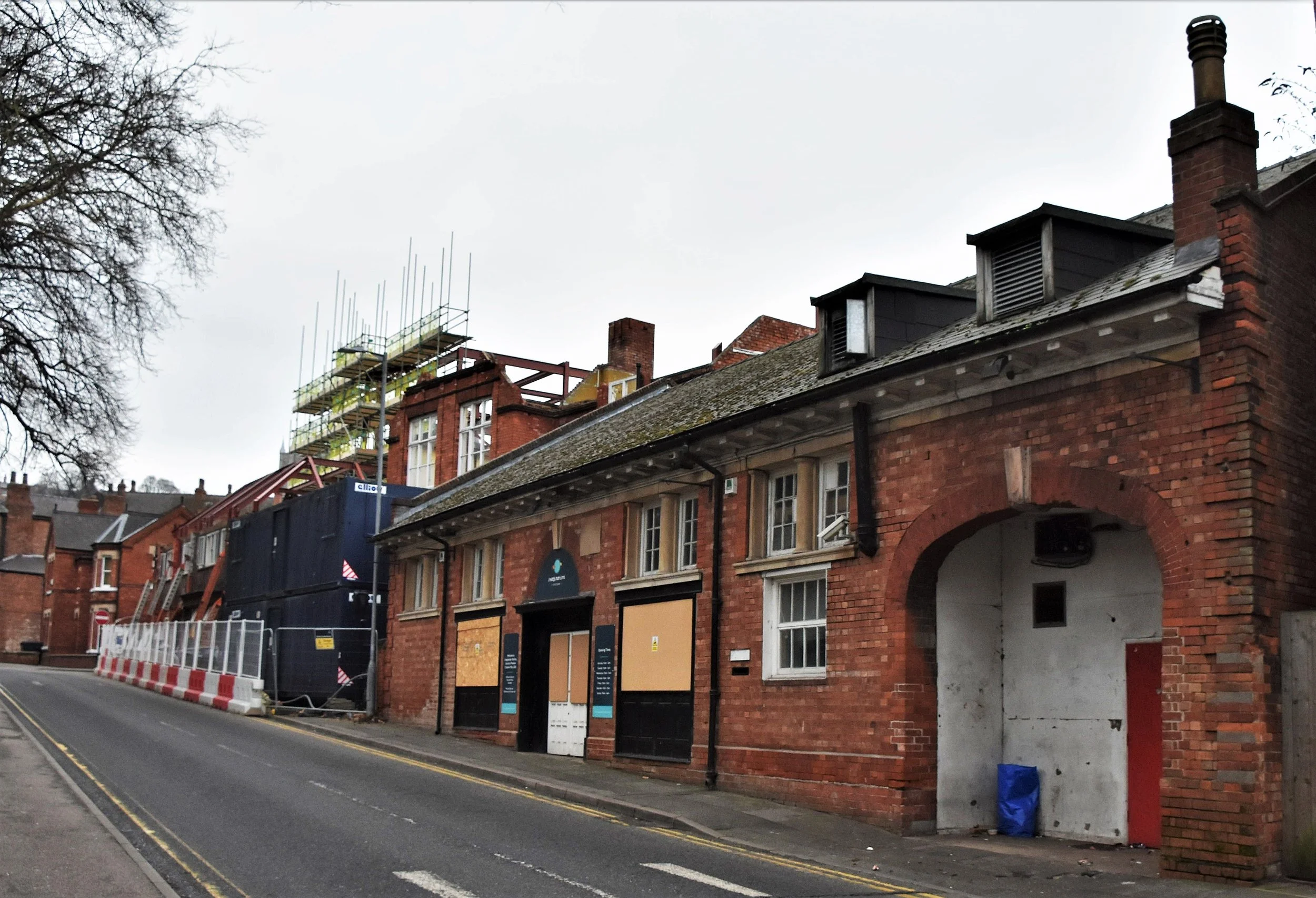 Construction begins on Iconinc Gravity Student Accomodation on Beaumont Fee. 