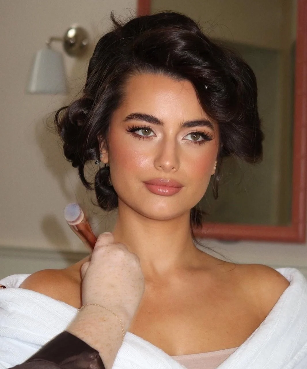 getting ready moments 🦢✨🐇
.
.
.
MUA @brookeliliasmakeup 
Hair @rosheenwarnockbridalhair 
Dress: @sophiagracecouture 
Content creator: @socialbridesclub 
Venue: @penicuikestate 
Photographer: @jenniferglen.photography
.
.
.
#bridalmodel #londonmodel