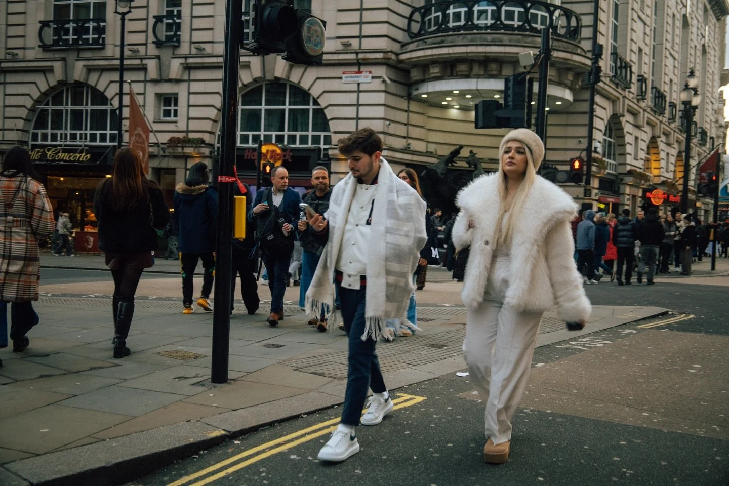 Be brave enough to stand out in a sea of dark 

- London, February 2026

#streetlife #streetphotography #streetphotographer #canonshooter #canonr
