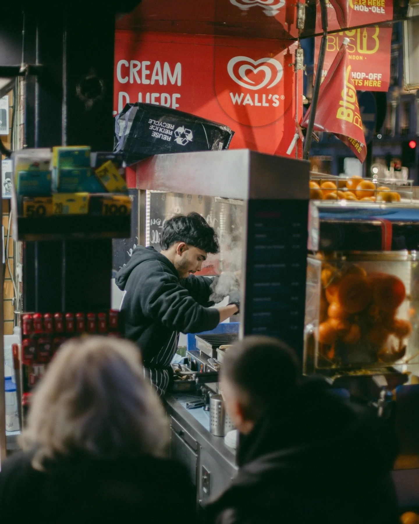 Street vendor in London City 

- London, February 2026

#valentinesday #london #streetlife #streetvendor #streetphotography