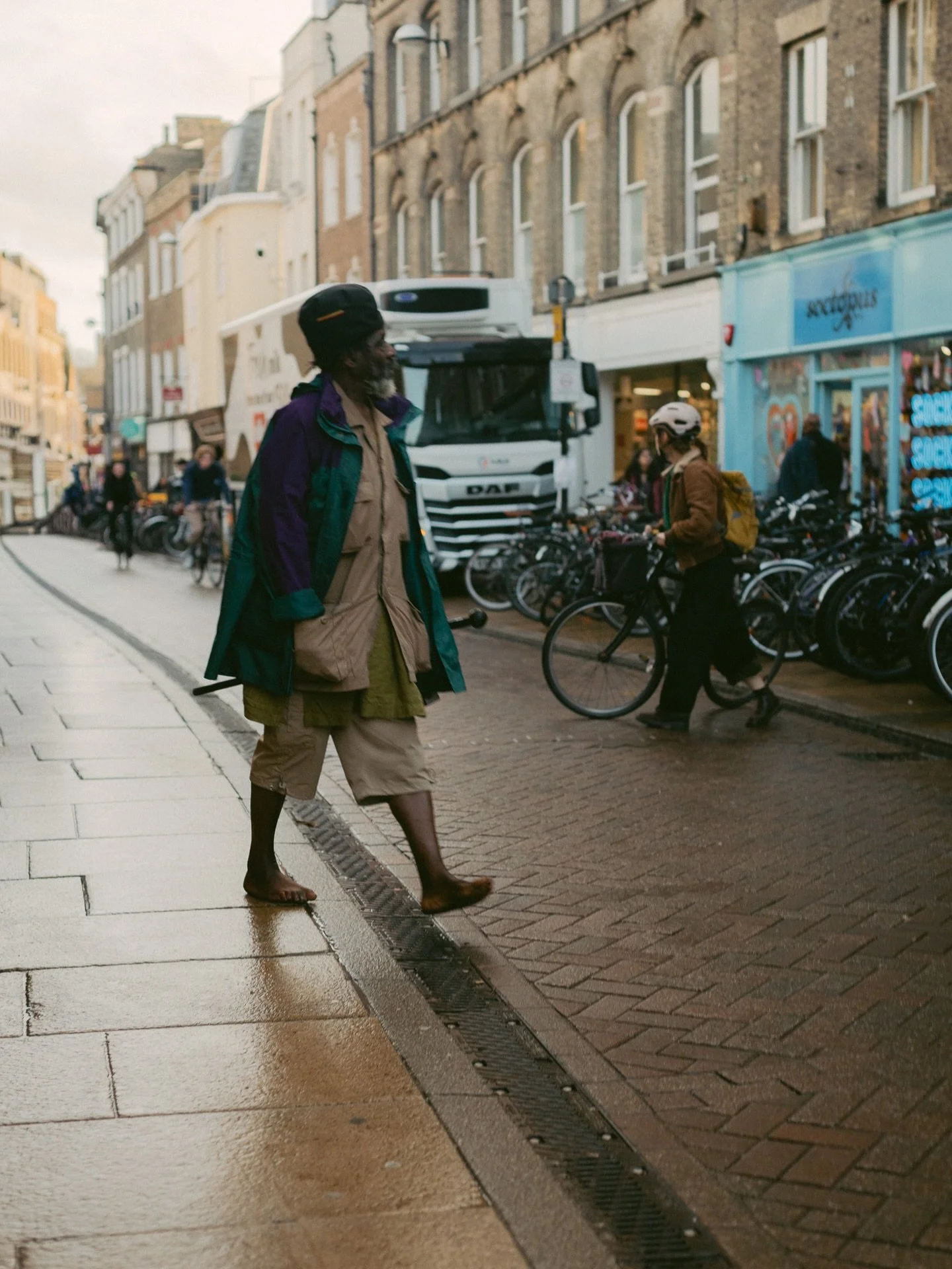 There is so much to see, if only you are to look 

- Cambridge, February 2026 

#streetlife #streetphotography #canonshooter #canonrp #cambridge