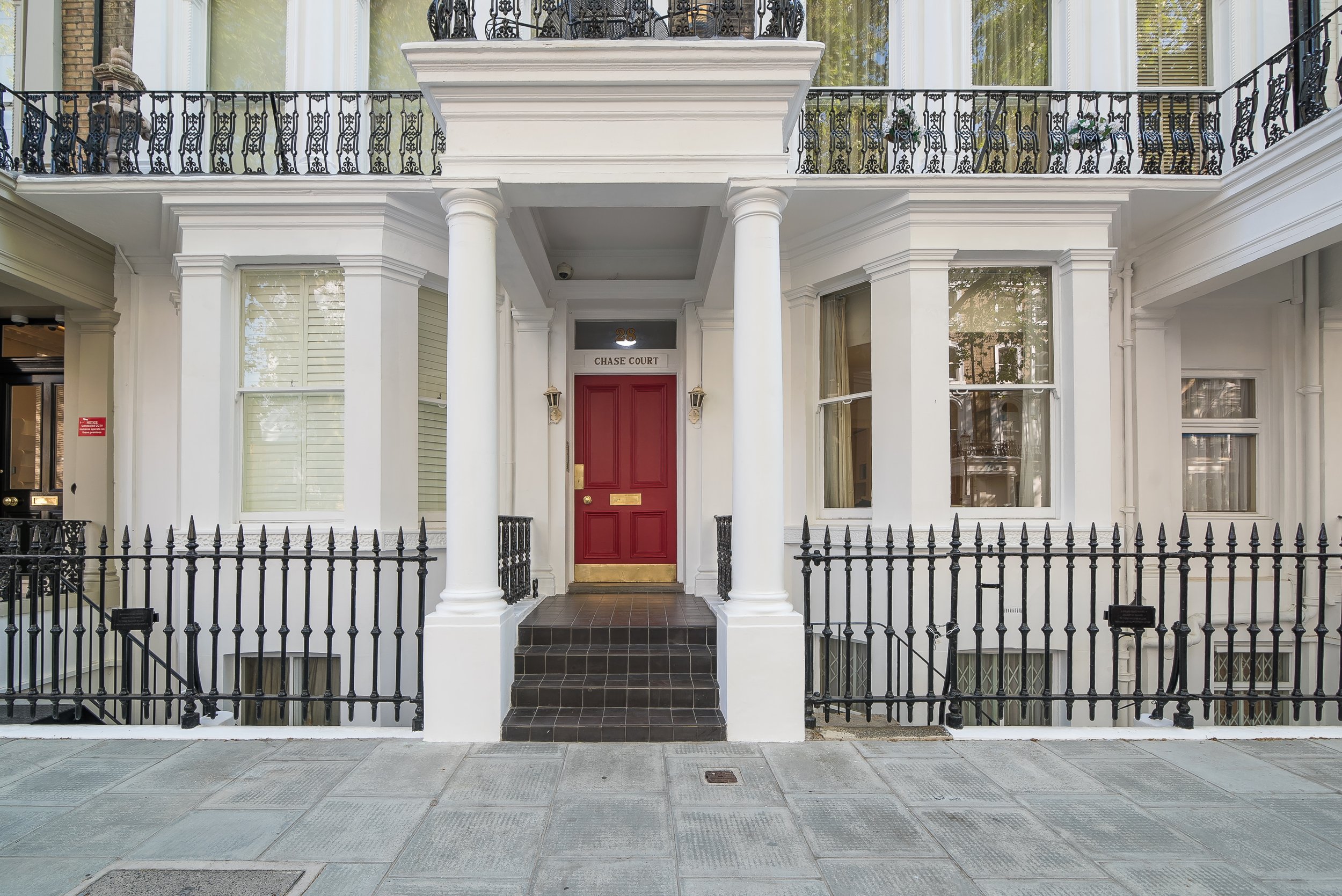 The London Market: Micro-Dynamics, Macro Results