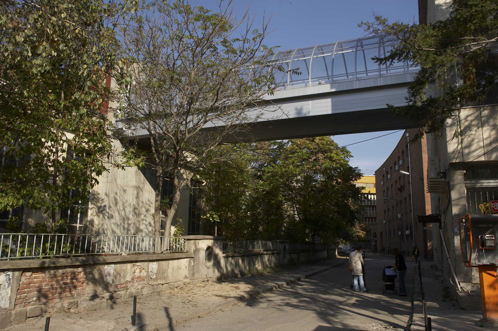 Covered pedestrian bridge