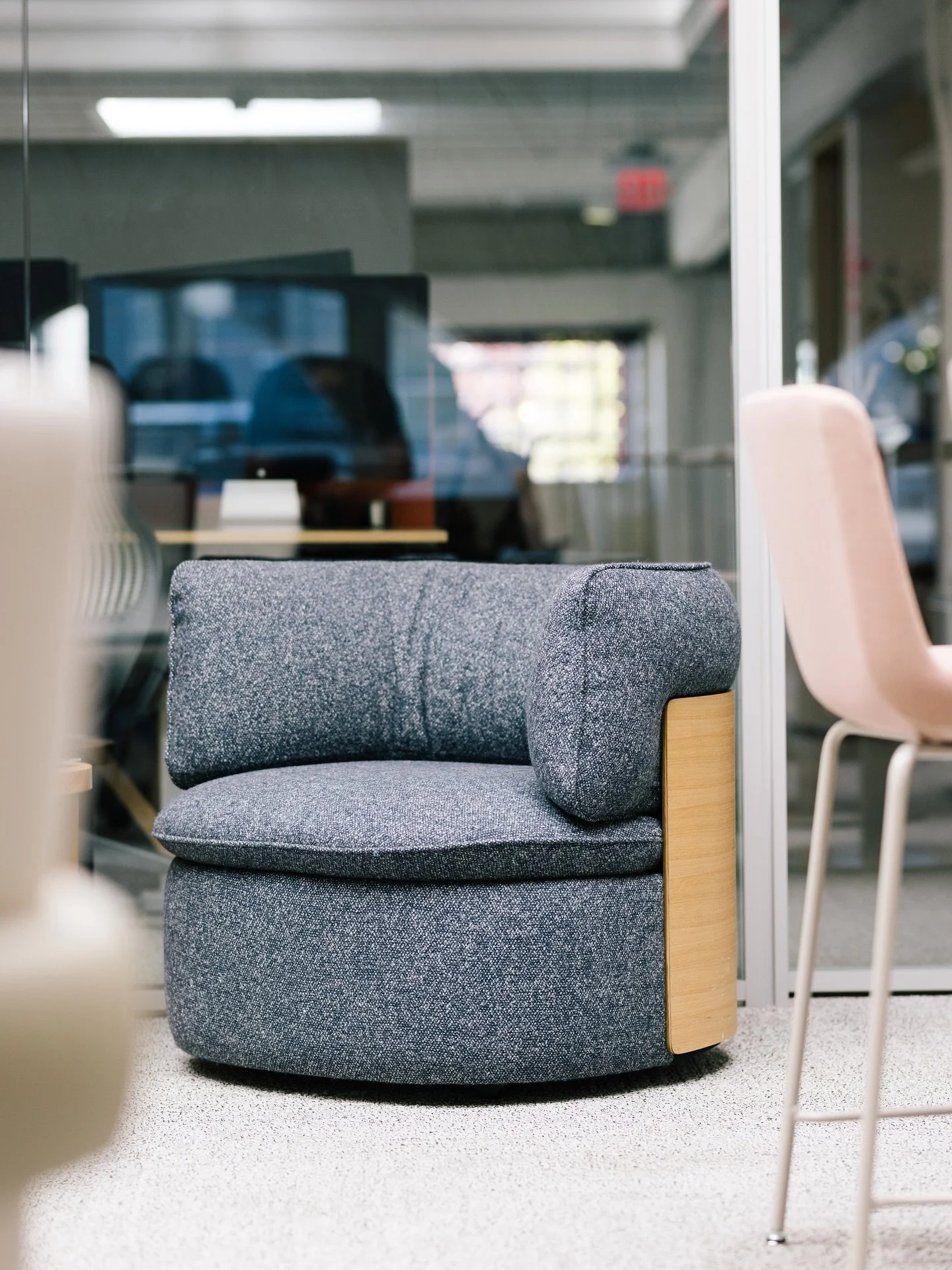 Oko + Umo ✨

Oko is an elegant lounge chair inspired by the curves of a cocoon. The pillowy seat and backrest invite you to sink in, while a rigid back panel supports the shape and doubles as a decorative element. 

As much a sculptural object as an 