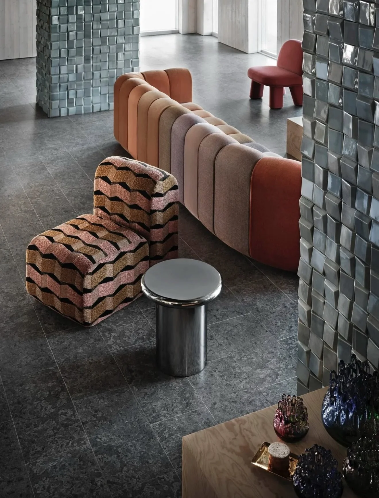 Every space needs an occasional glitz moment 🪩✨

With Blank&rsquo;s sleek chrome frame, this occasional table is a mirrored showstopper. Its minimalist style and polished surface echo a subtle yet impactful presence.

#linkedreps #scandinavianspaces