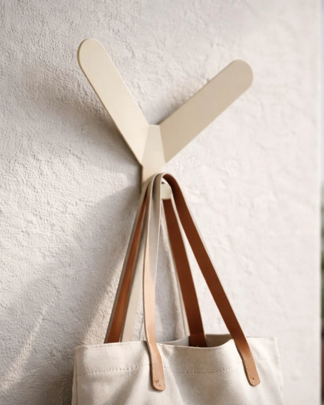 Scarf season is upon us!🧣👜

Get ready with Hawk from Peter Pepper Products &mdash; more than a place to hang your items, it&rsquo;s a sculptural moment for the wall.

Hawk&rsquo;s wing-inspired form keeps bags, scarves, and layers in place, while a