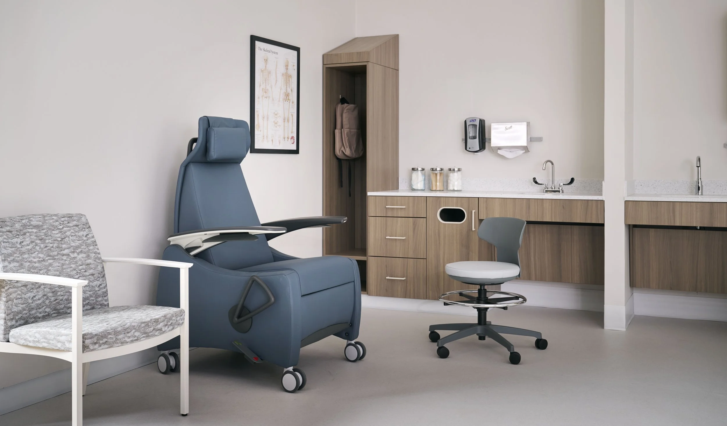 Carolina-Lasata-Mile Marker-Stray-Serony-1.jpg