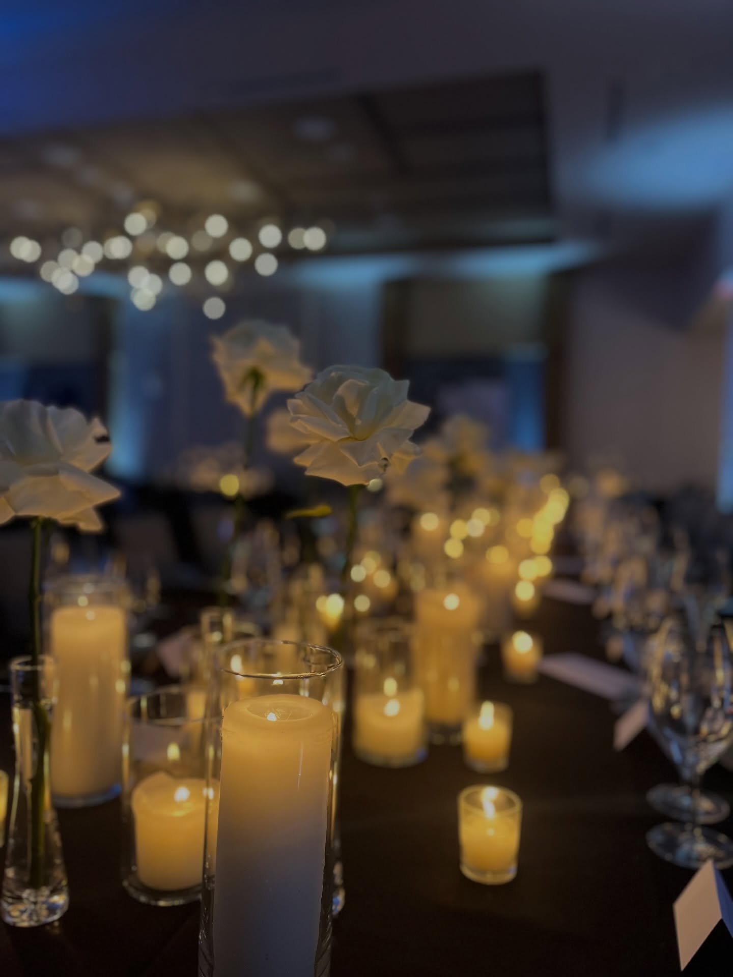 Candles and white florals aren&rsquo;t about playing it safe. They&rsquo;re about creating a room that feels warm, intentional, and inviting the moment guests sit down.

A few things couples don&rsquo;t always realize about tablescapes:

&bull; Candl