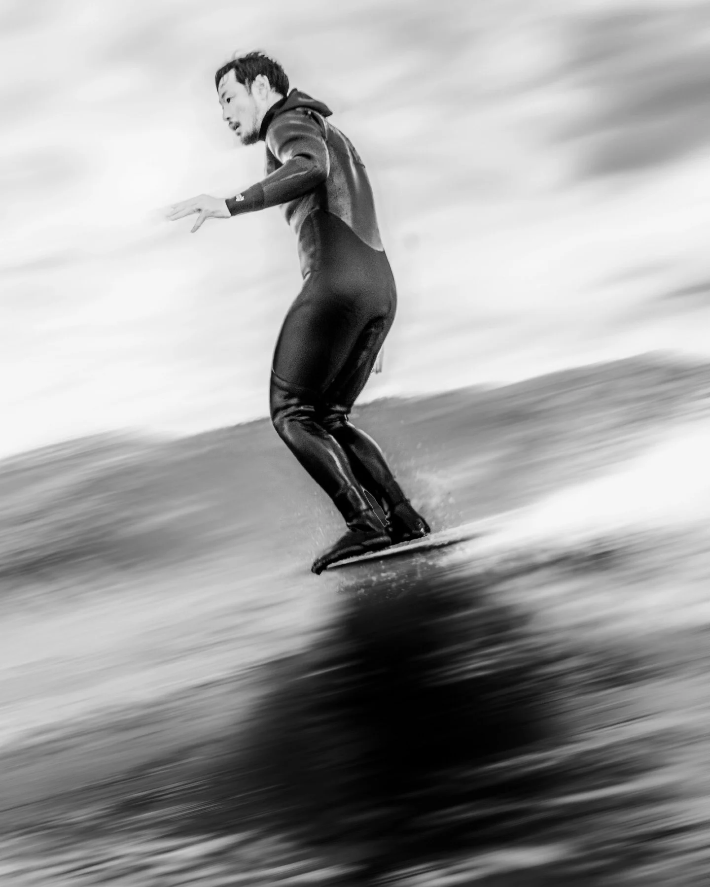 I couldn&rsquo;t decide on black and white or color with this one of @shoheihey825 at Kaeda beach. And still can&rsquo;t but went with black and white in the end . I left the color slide at the end&hellip; let me know .. 
@tamronaus 20mm 2.8 &amp; a1