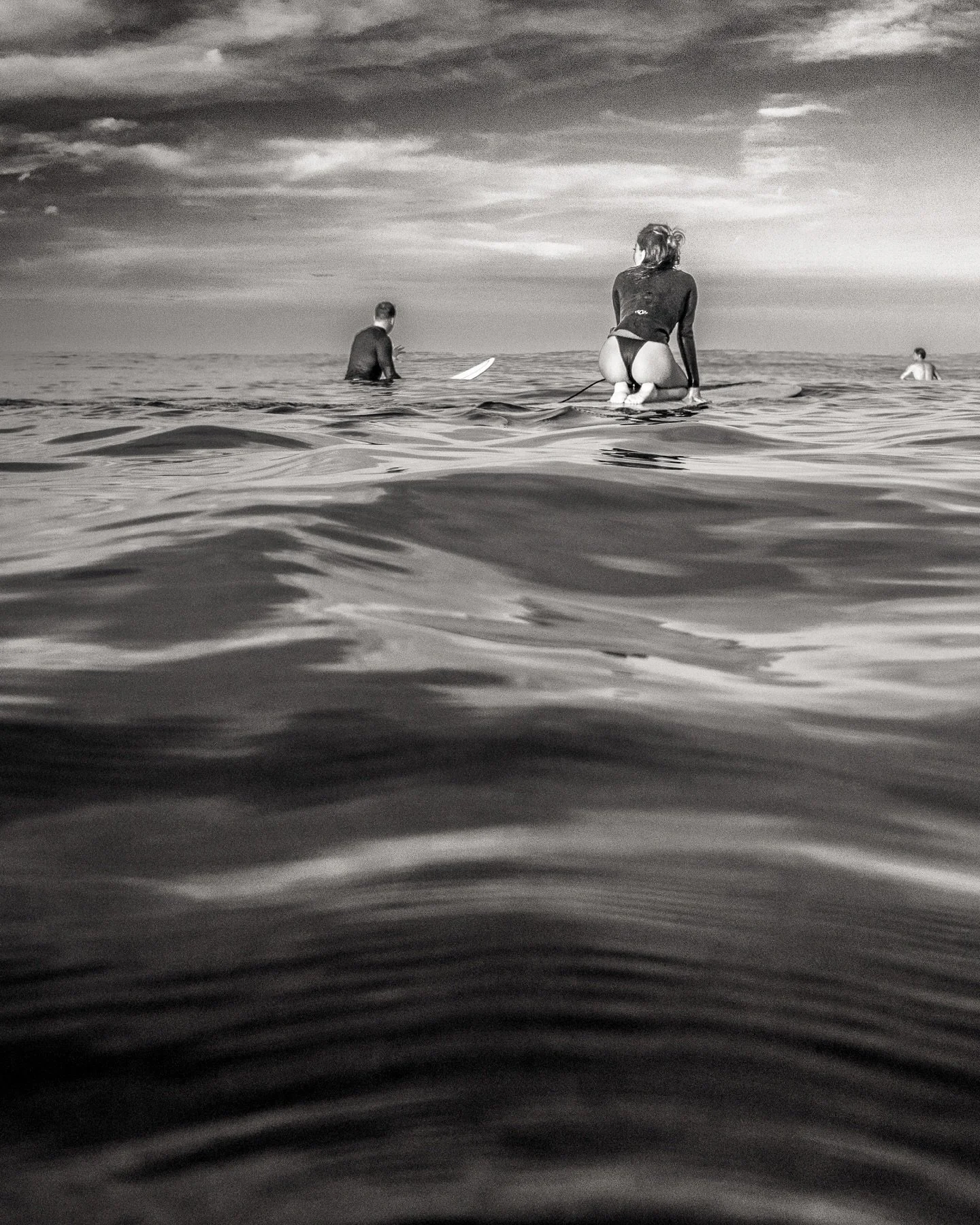 Winter is finished and I&rsquo;m so looking forwards to some warm water coming back ! ☀️

A scene from last summer in Miyazaki @tamronaus 10mm 2.8 , Sony a1 , aquatech #tracksmag #longboardsurfing #pacificlongboardermagazine