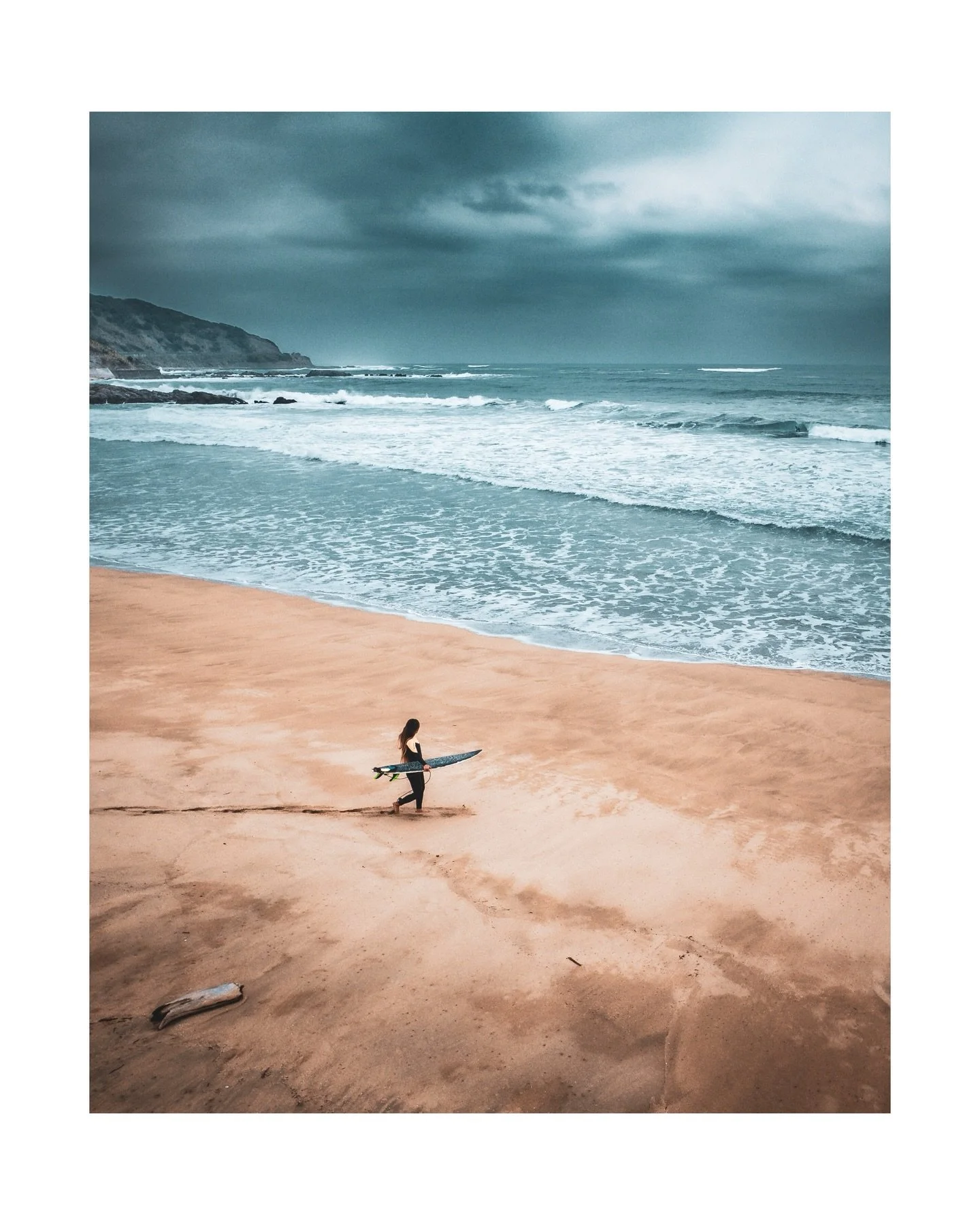 A few from iibi beach with Kaede walking across the wet sand sand with Taka in the water in the back ground, some top down and Kaede again off the top.  @kaede.inoue.surfer @taka.pro.official 

#houseofspoils #tracksmag #pacificlongboardermagazine #c